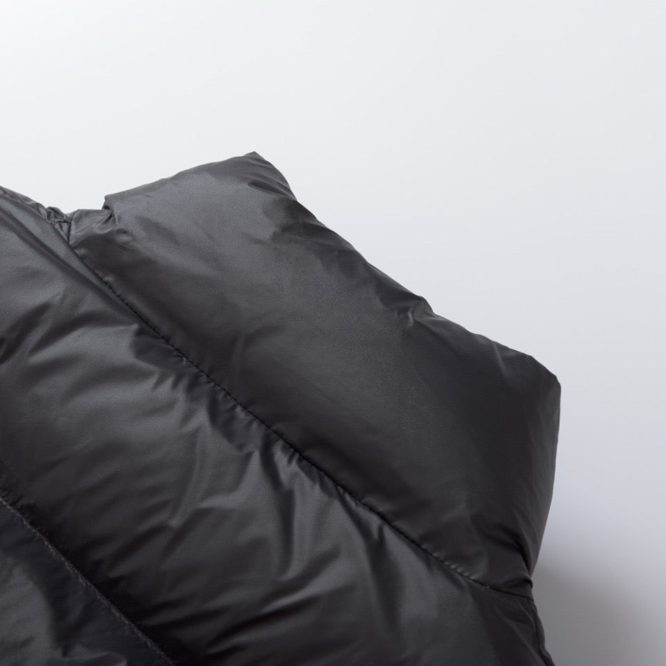 Schwarze und weiße Jacke