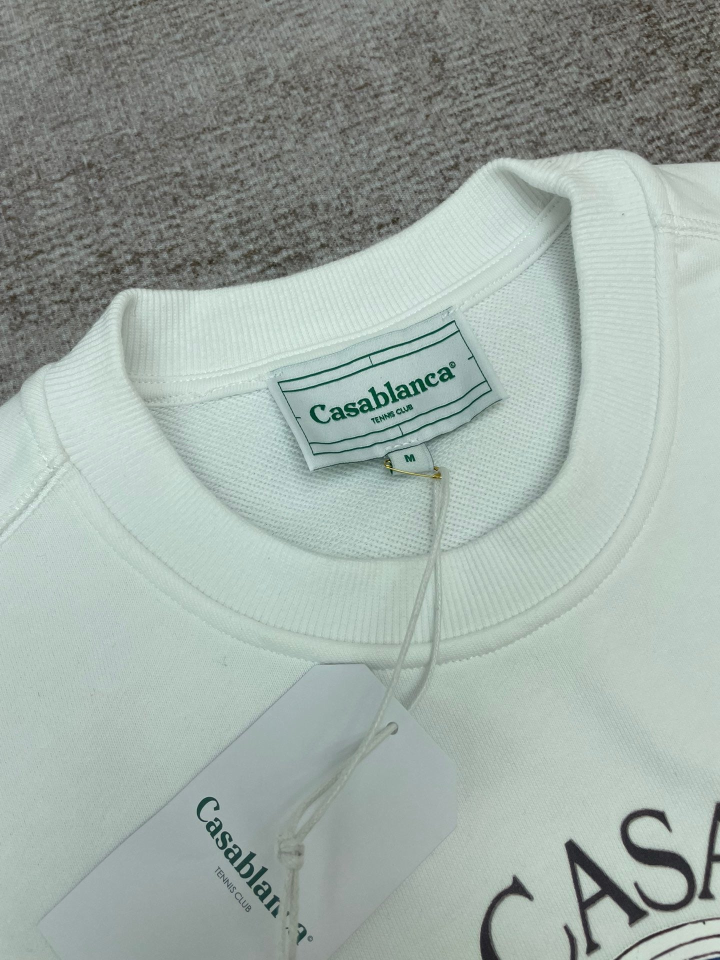 سويت شيرت أبيض وأسود