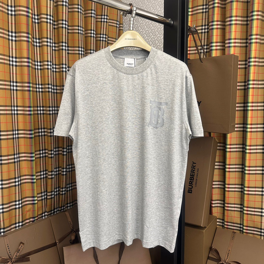 Schwarzes, khakifarbenes und weißes T-Shirt