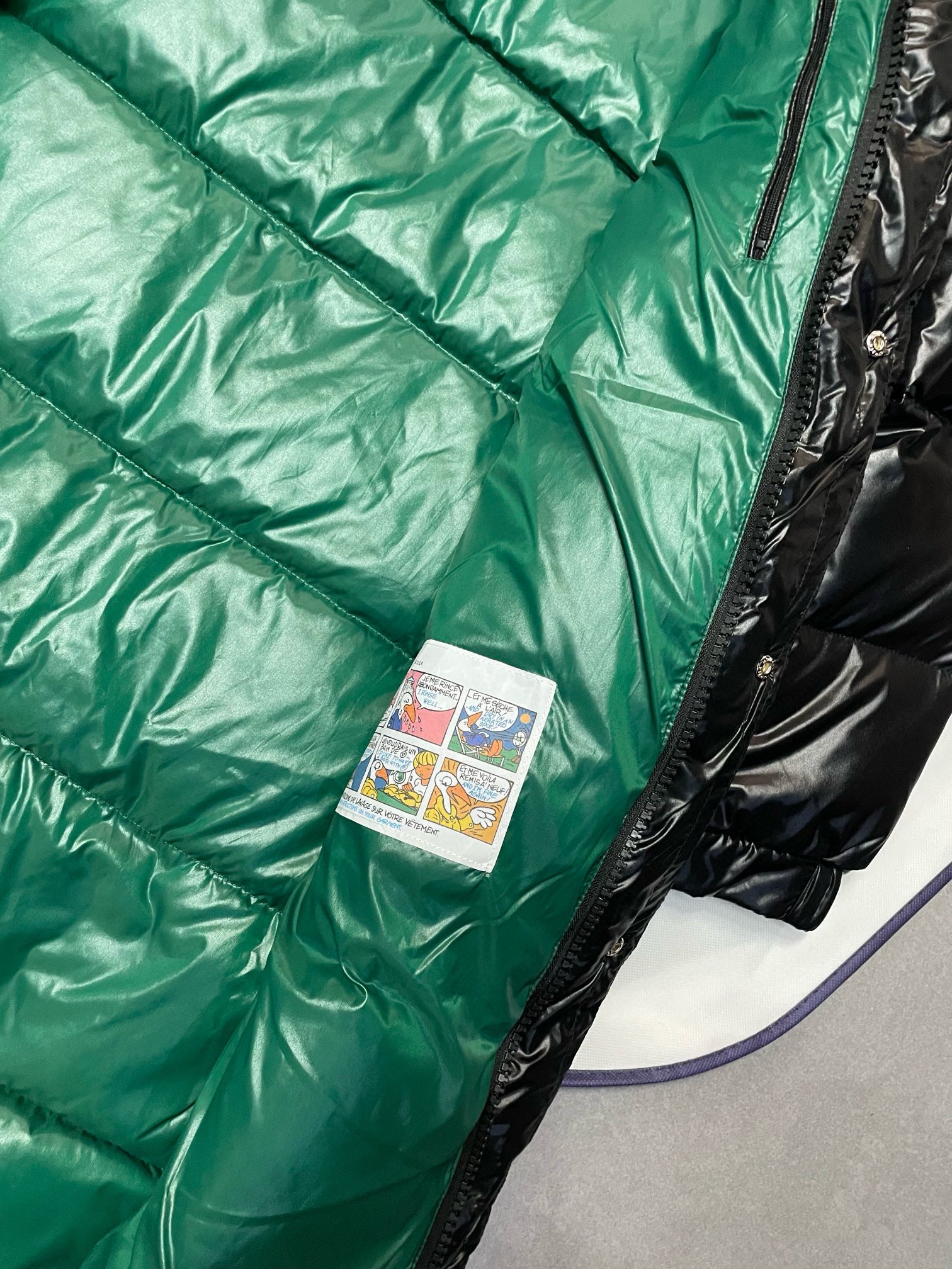 Schwarz-grüne Jacke