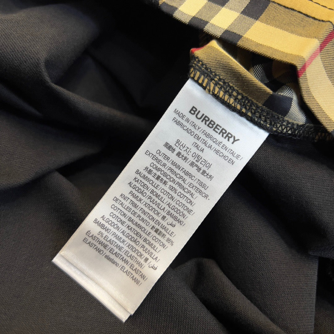 Schwarz-weißes T-Shirt