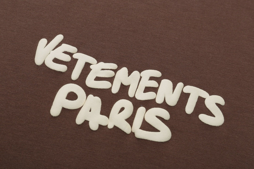 Braunes T-Shirt