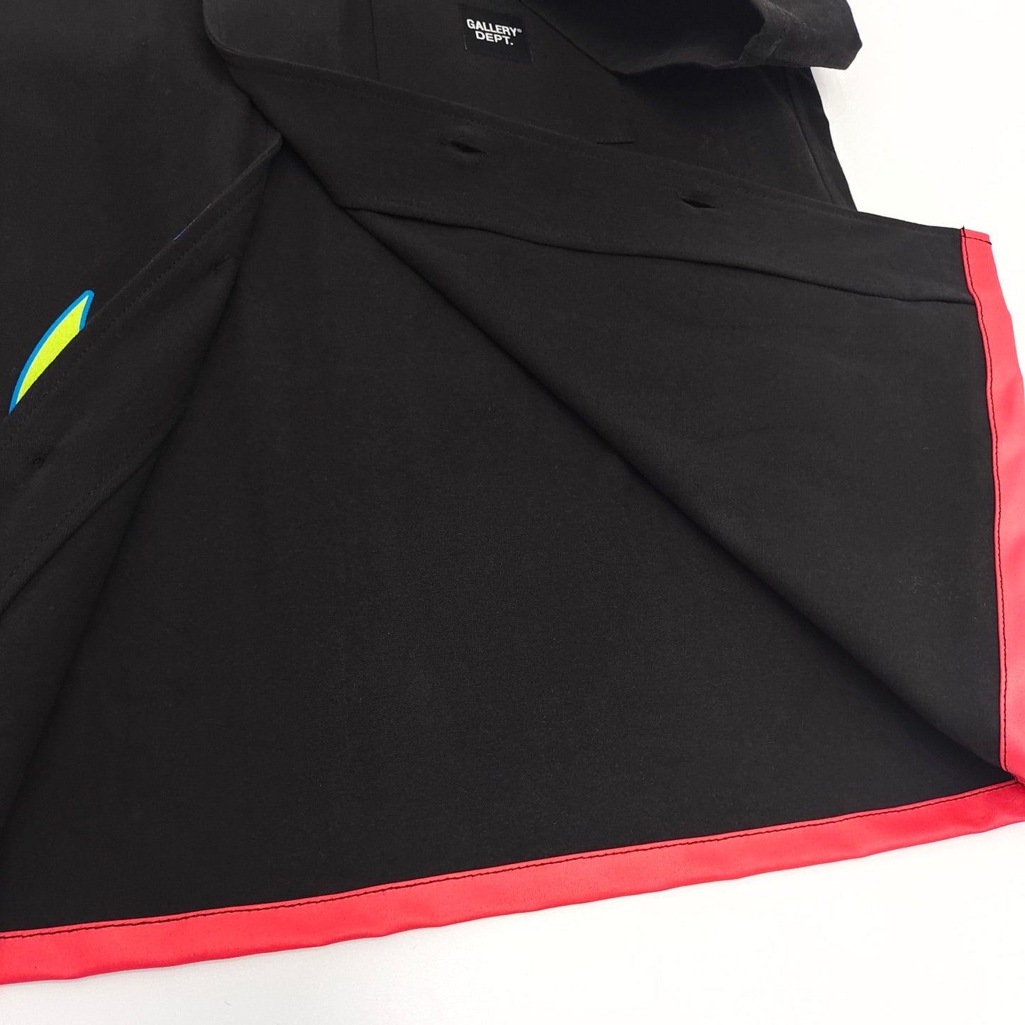 قميص متعدد الألوان