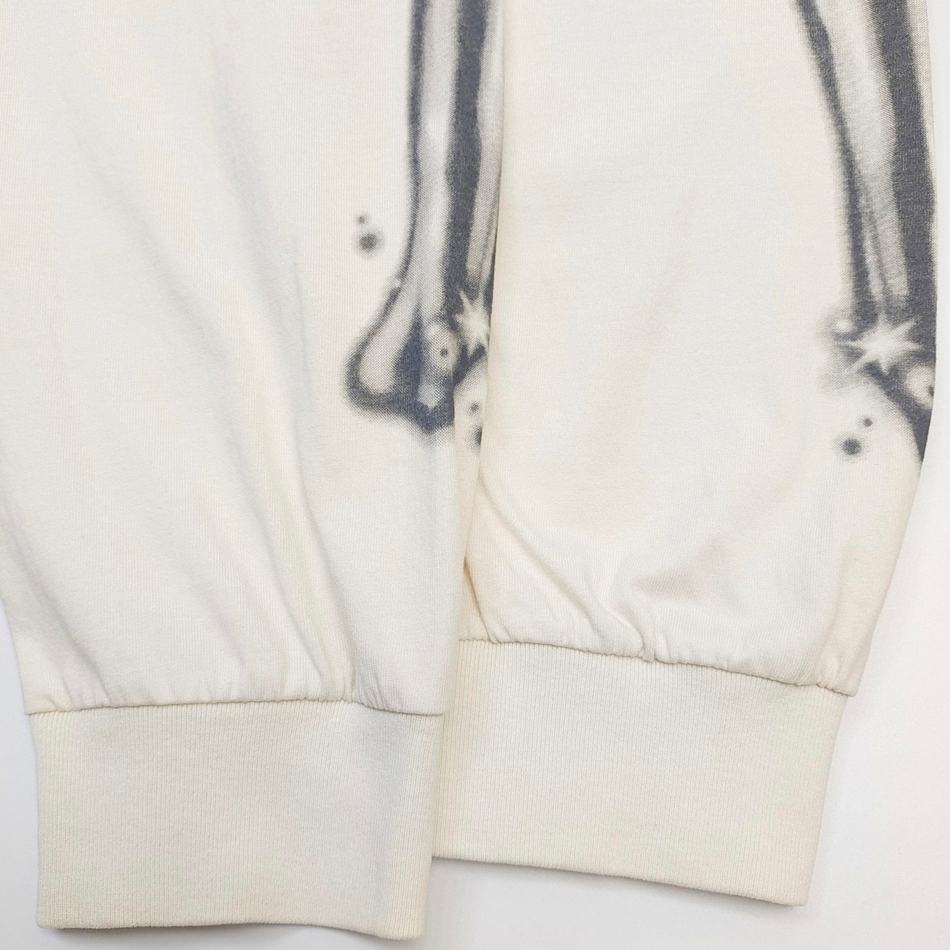 Weiß-schwarzes Trikot