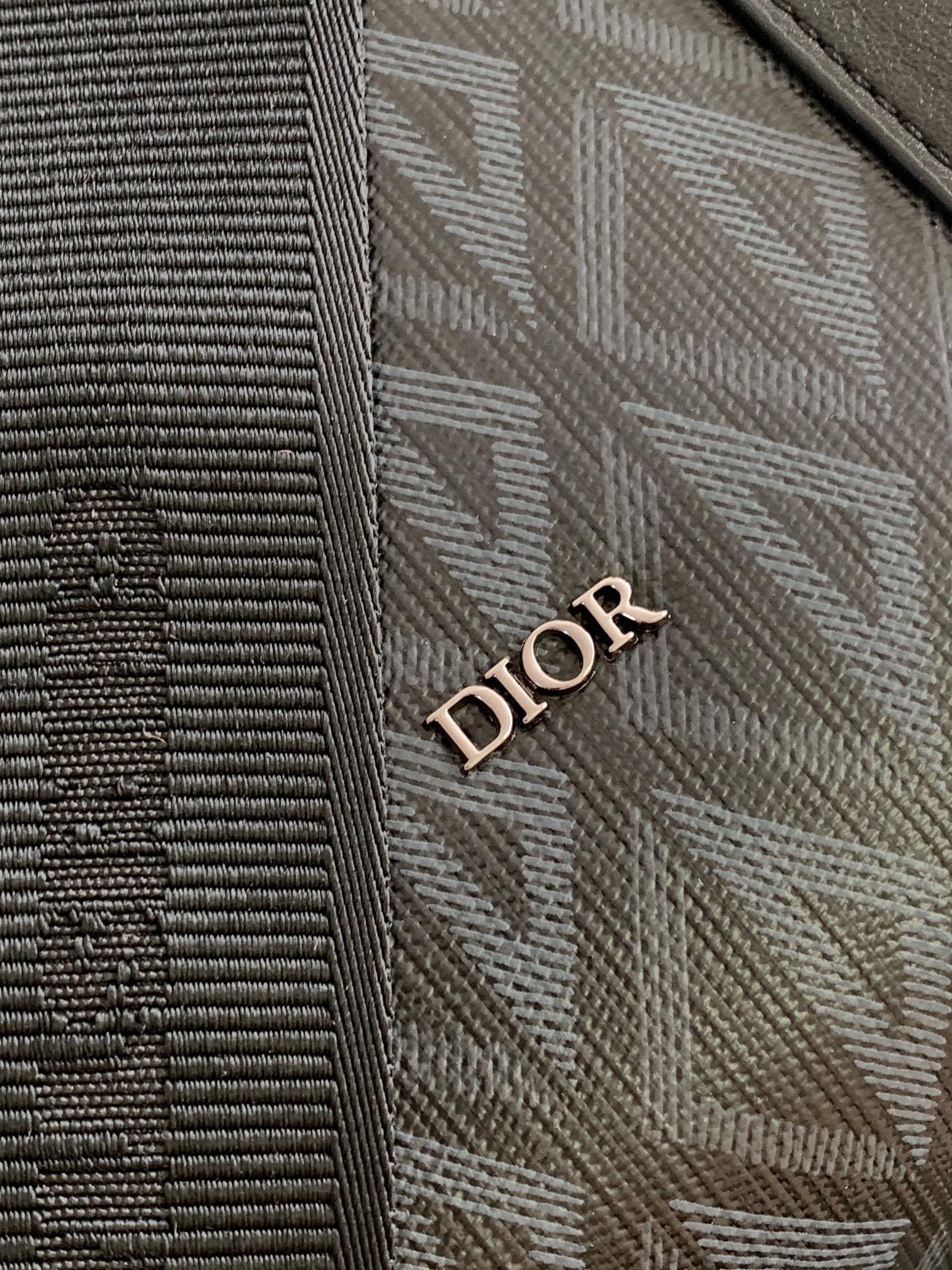 Graue und schwarze Tasche