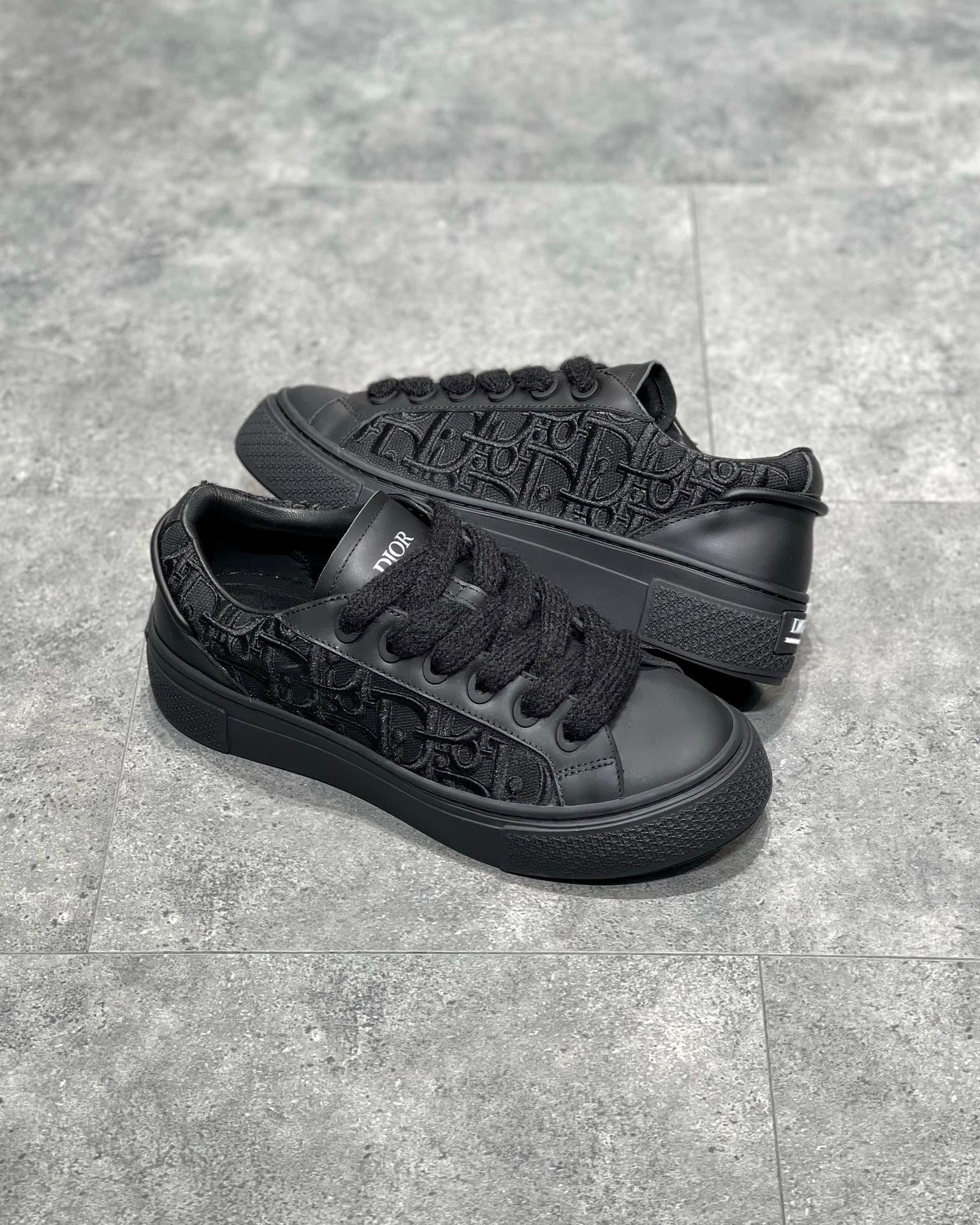 Mehrfarbige Schuhe