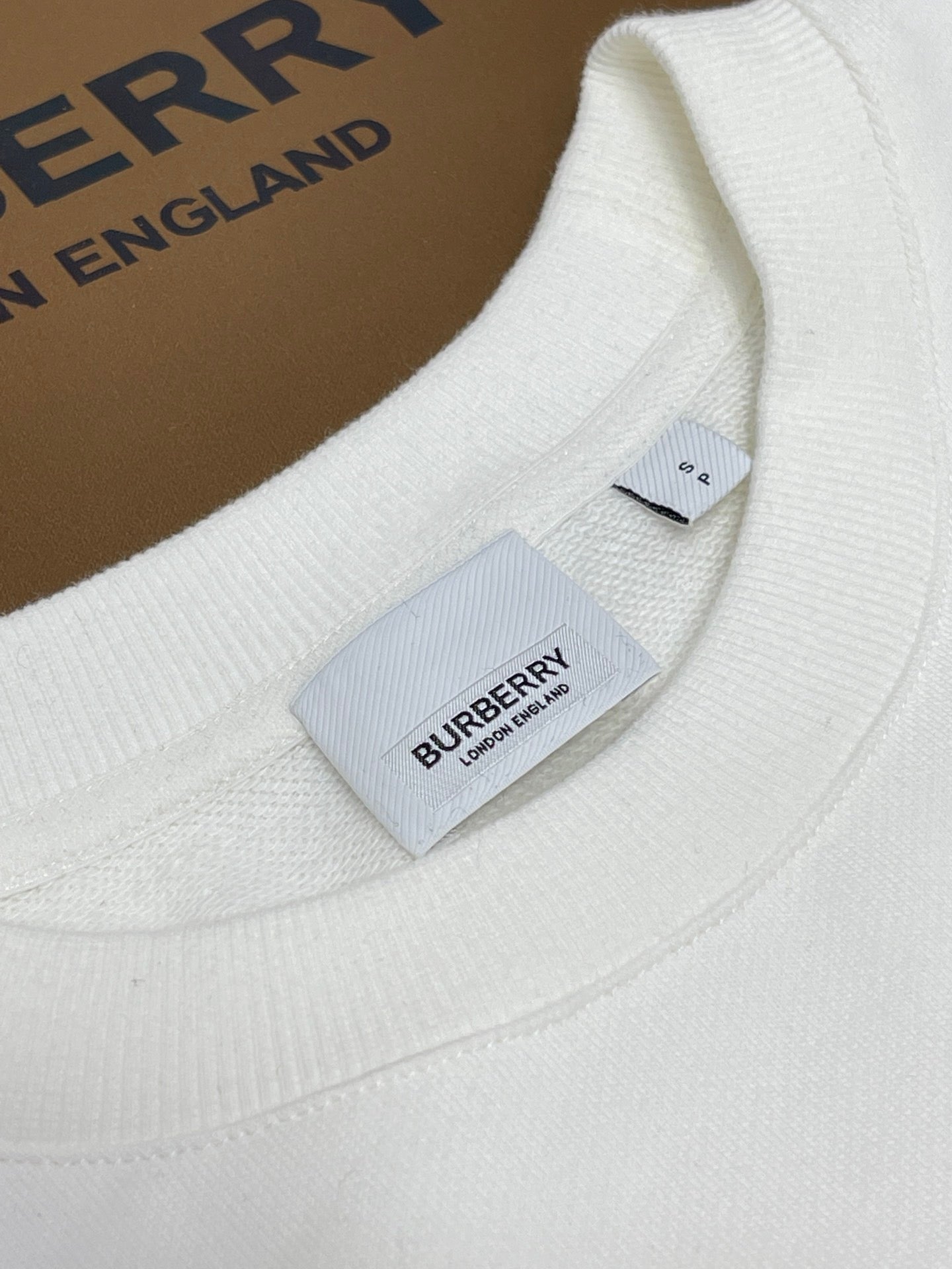 Schwarz-weißes Trikot