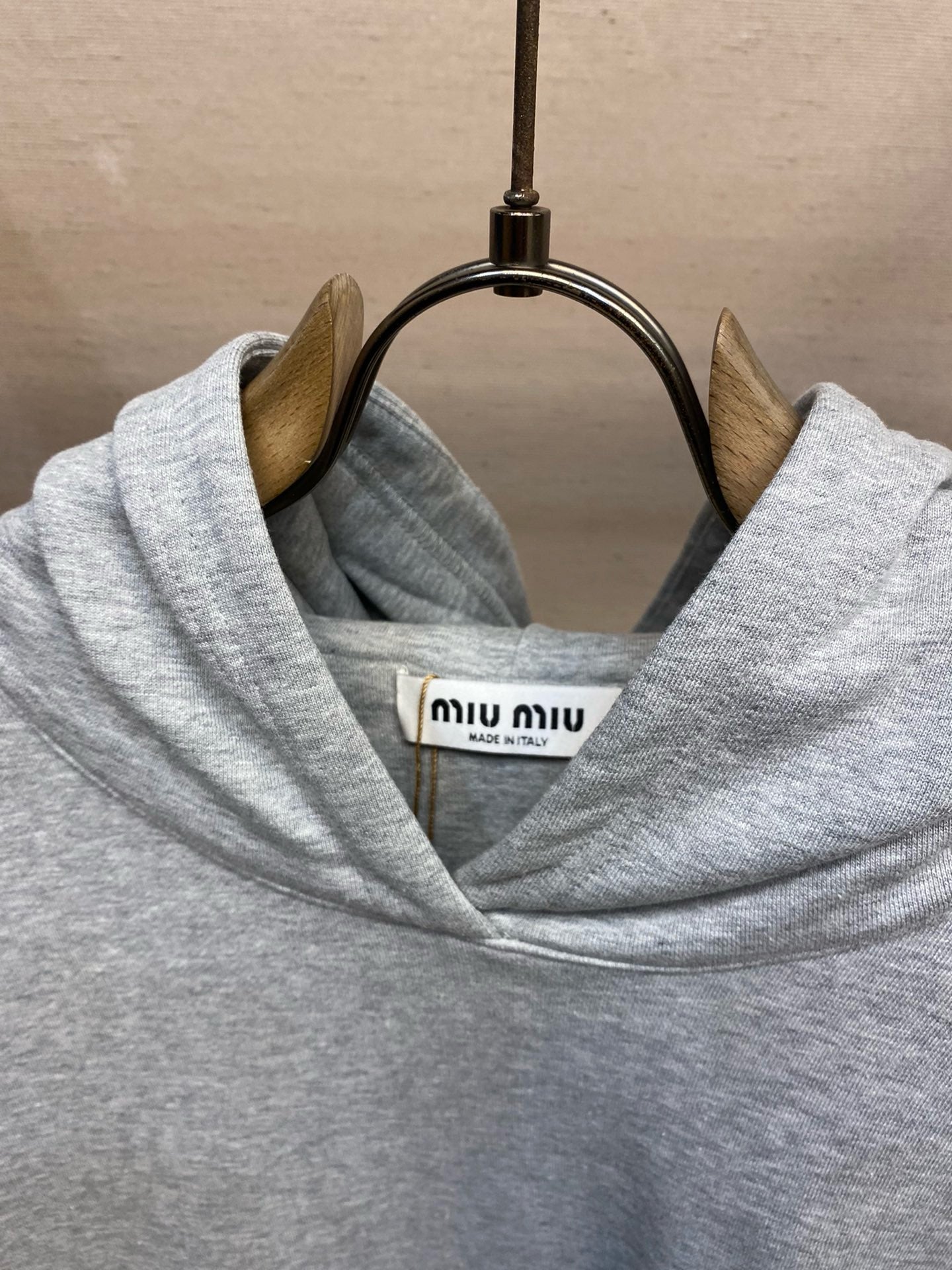 Grauer Hoodie