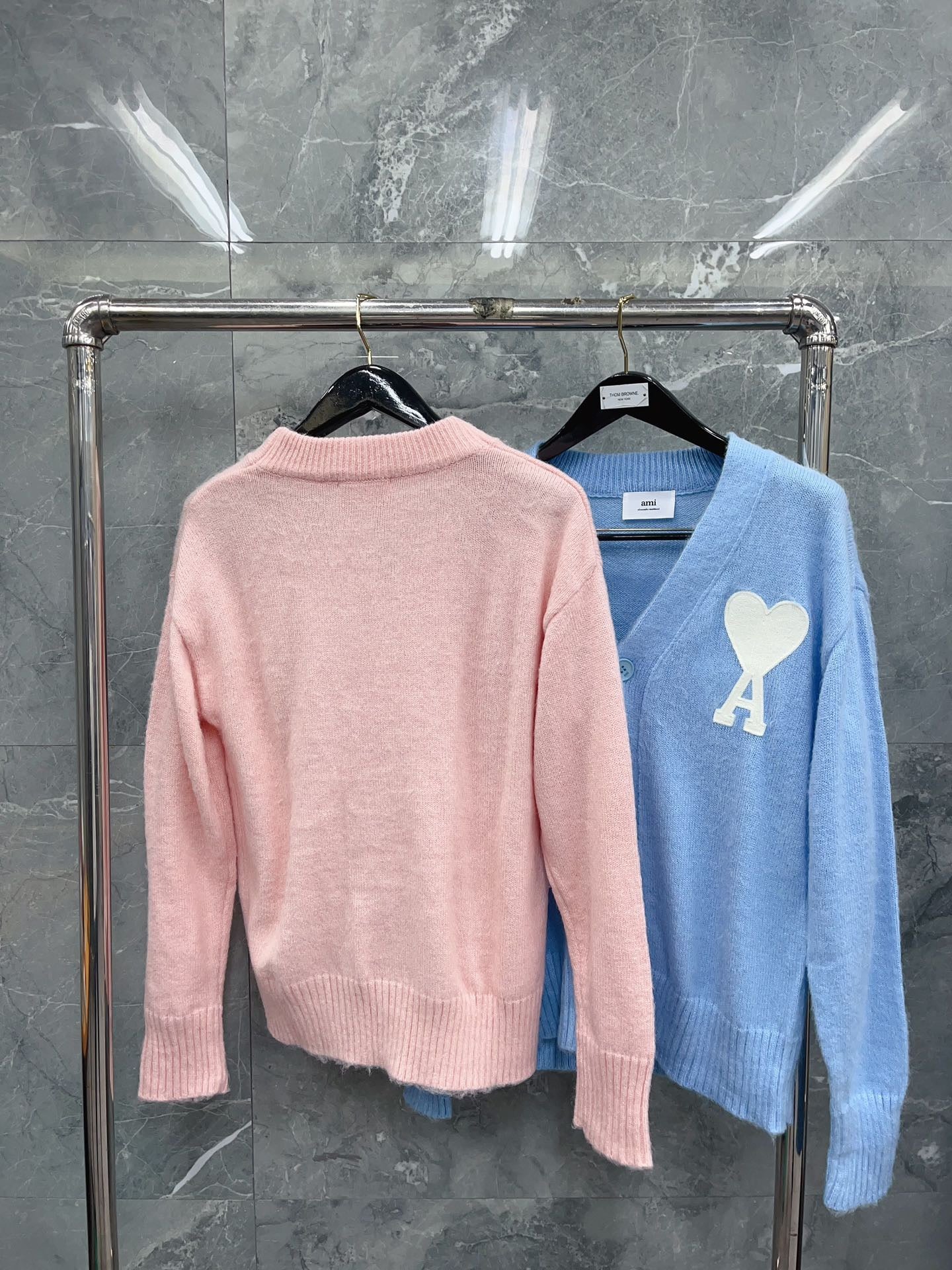 Rosa und hellblaue Jacke