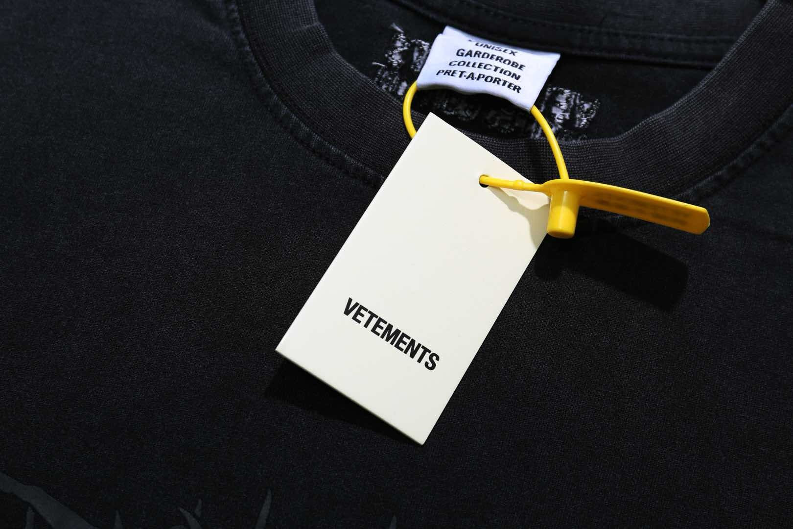 Schwarzes T-Shirt