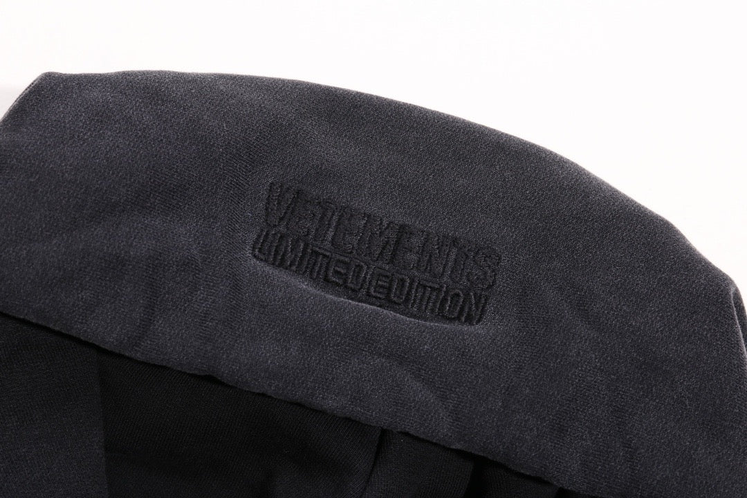 Schwarzer Hoodie