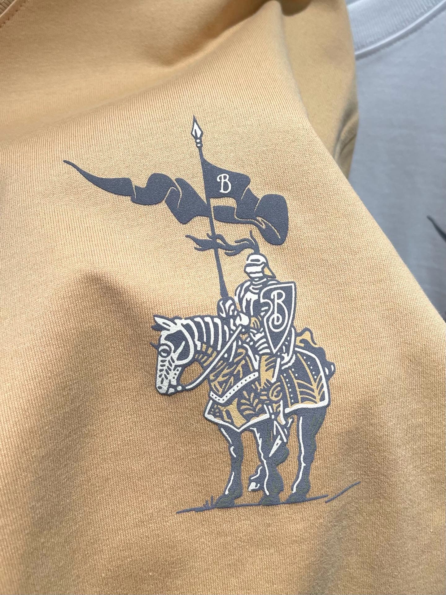 Mehrfarbiges T-Shirt