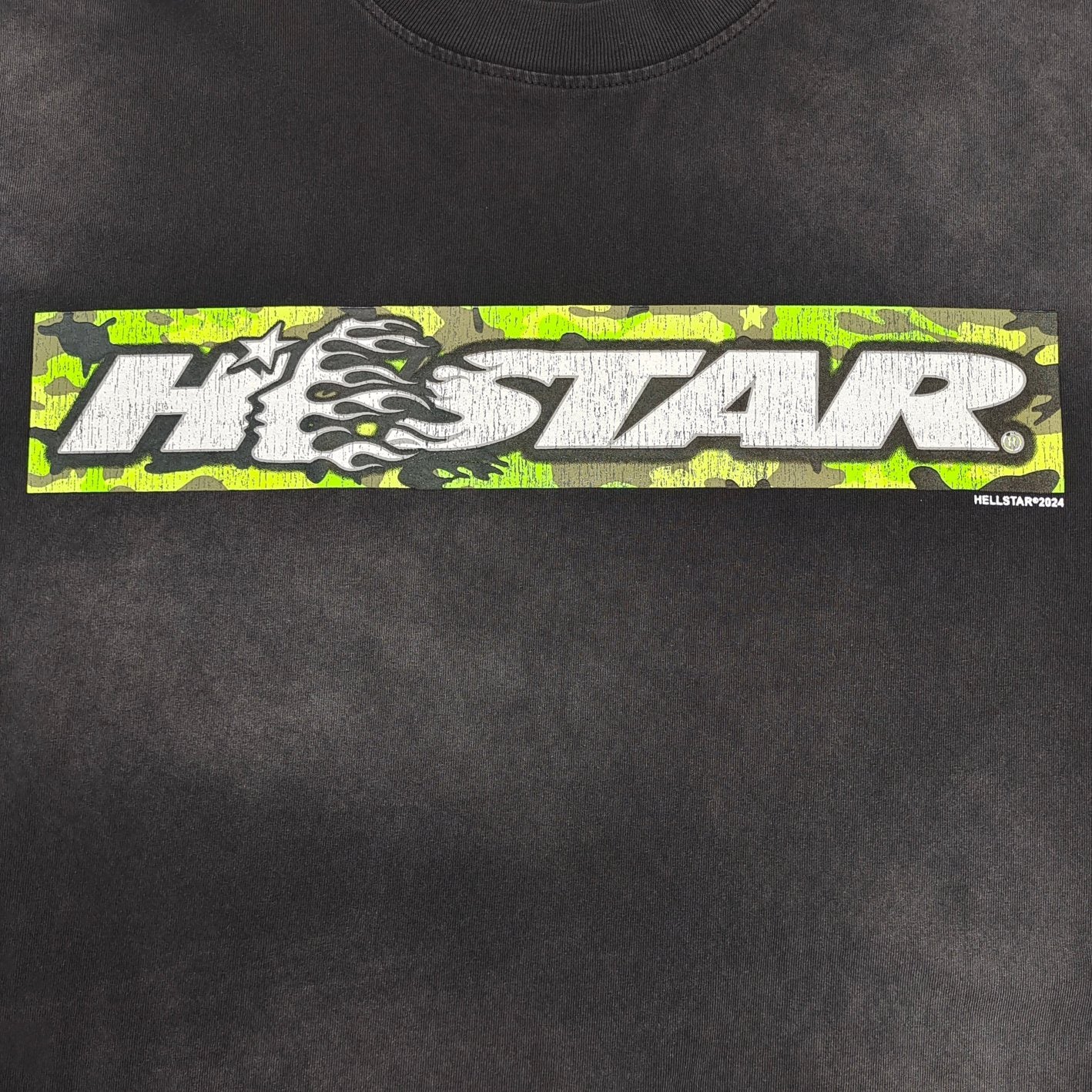 Dunkelgraues T-Shirt