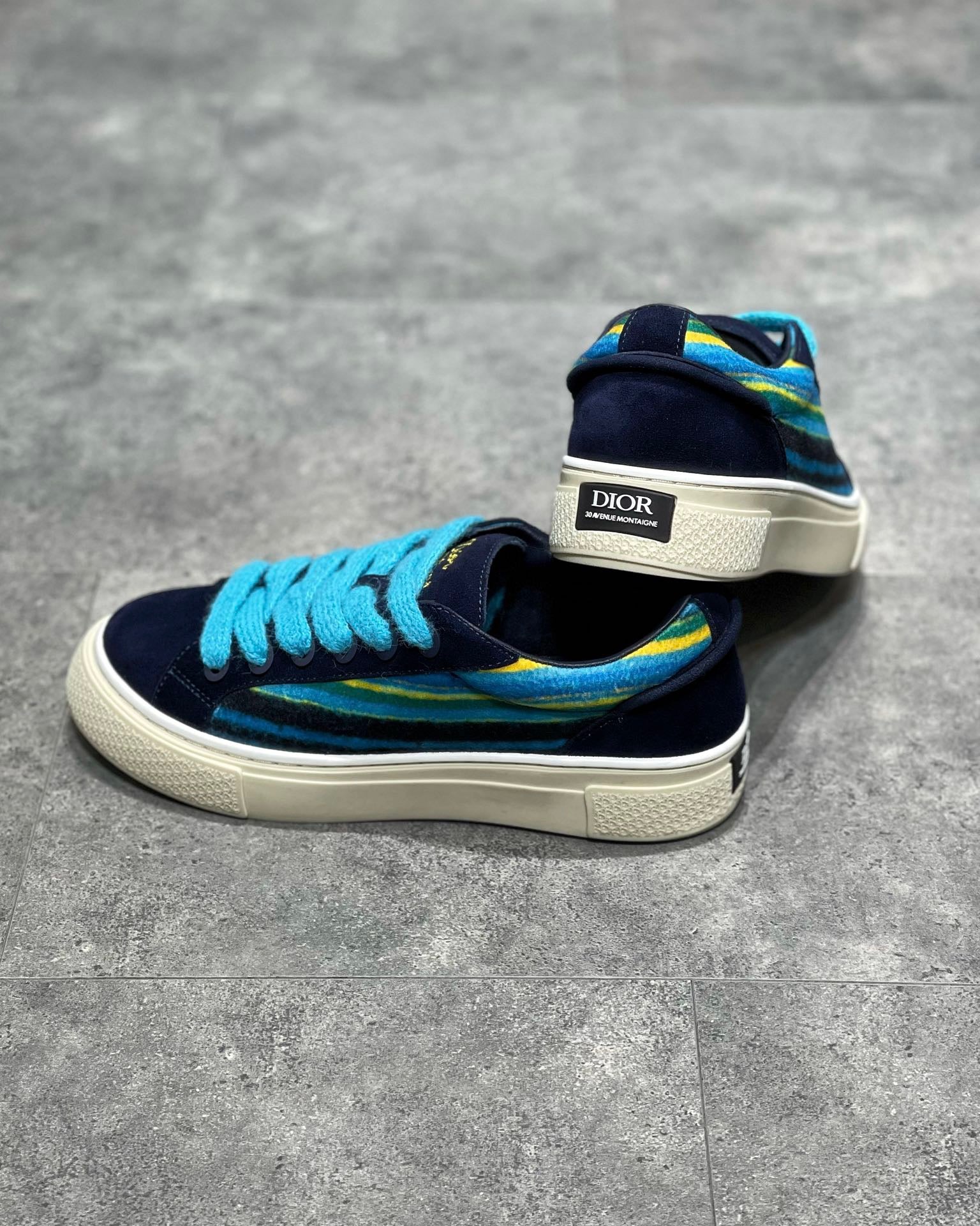 Mehrfarbige Schuhe