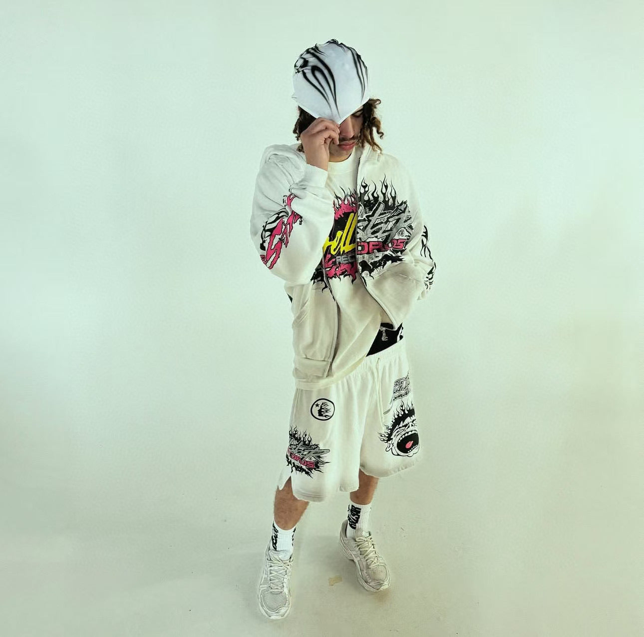 Sudadera con capucha blanca