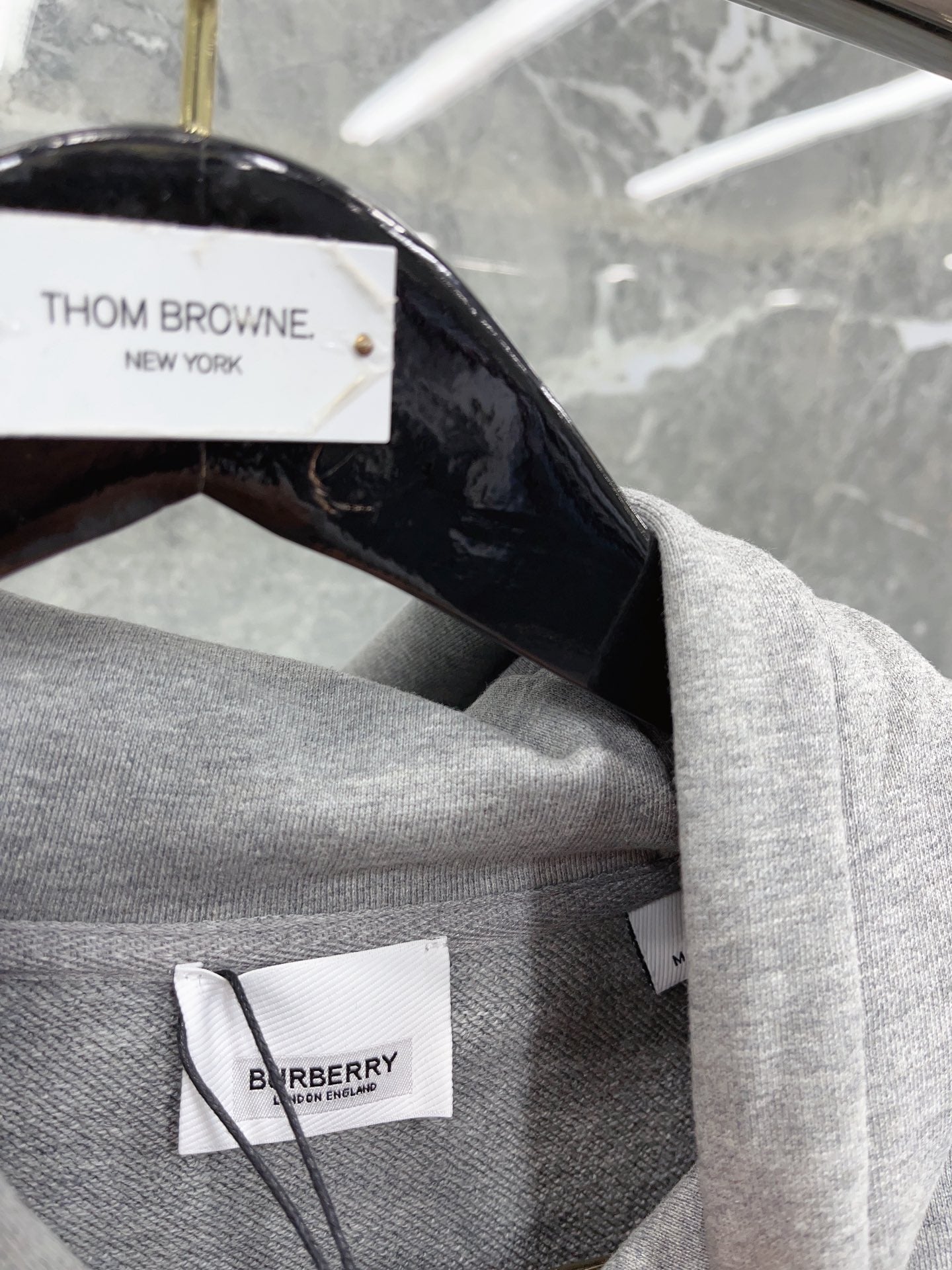 هودي أسود ورمادي