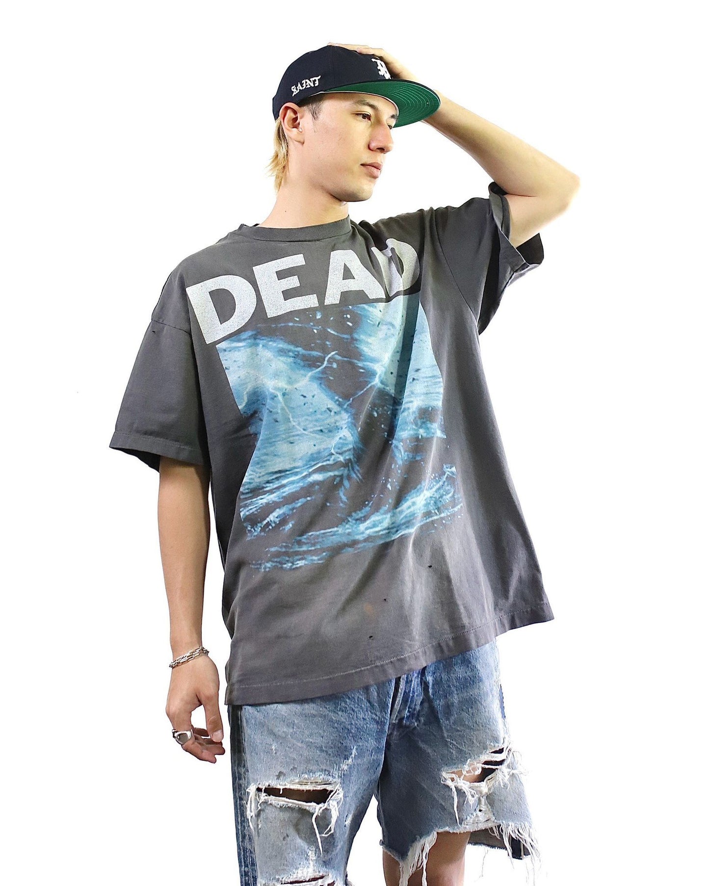 تي شيرت أسود غامق