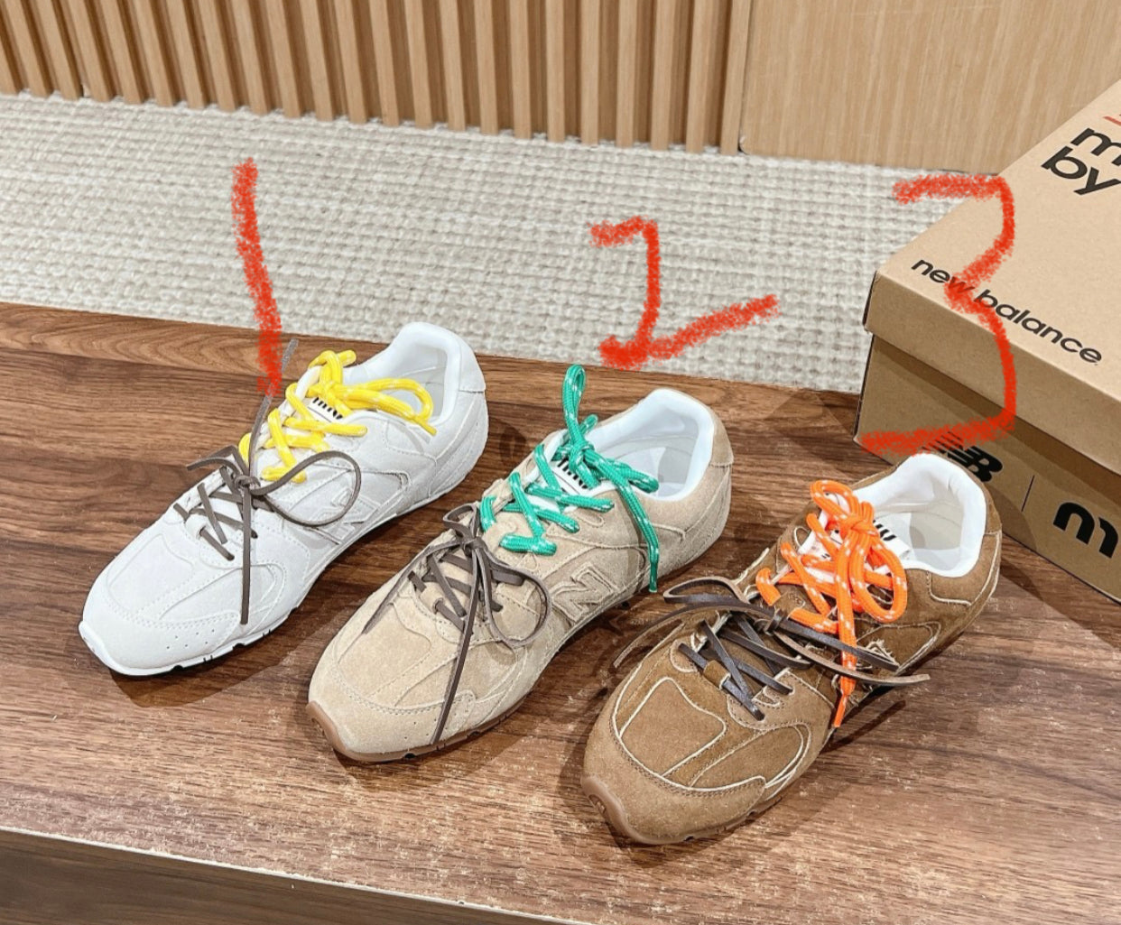 Mehrfarbige Schuhe