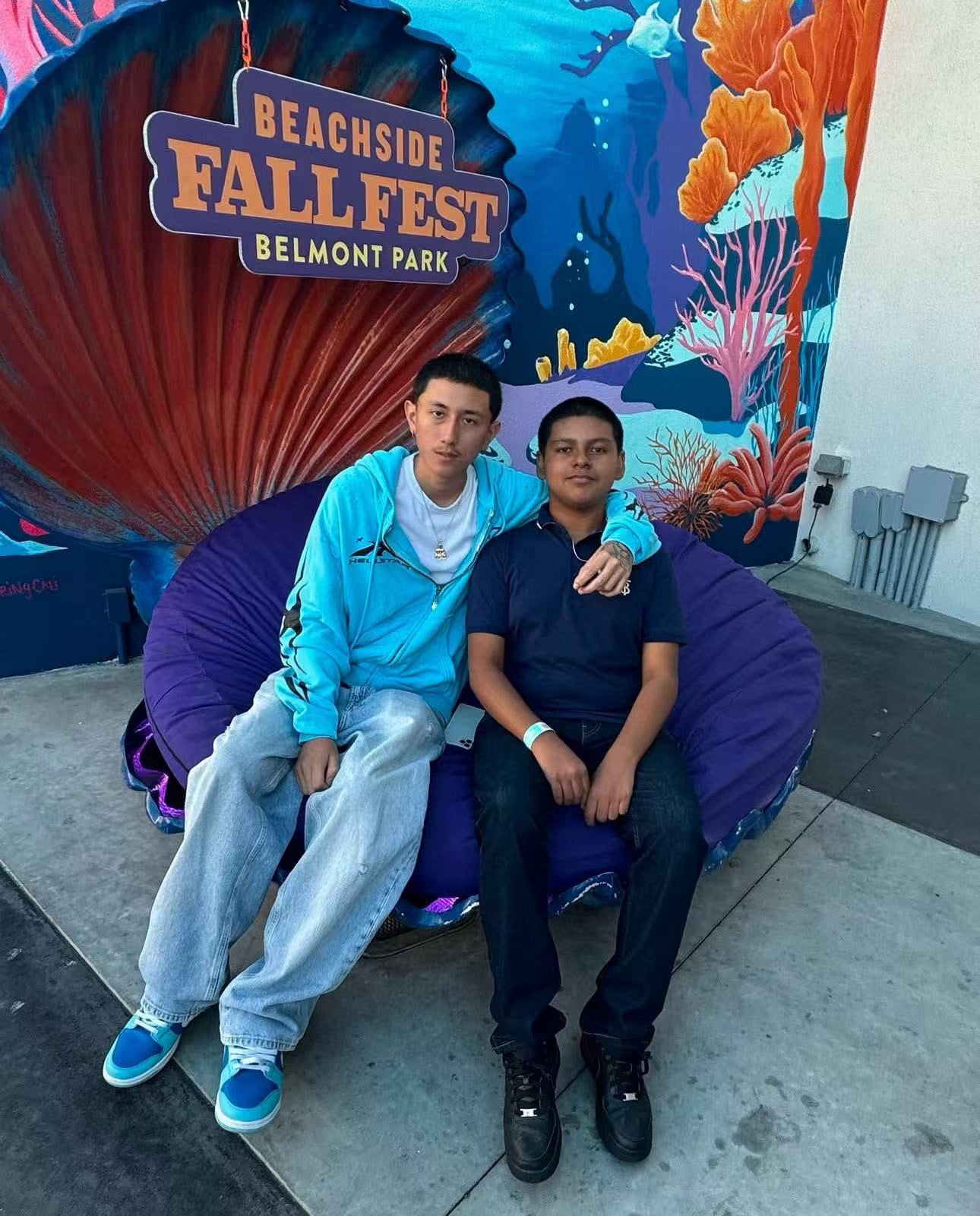 هودي أزرق سماوي