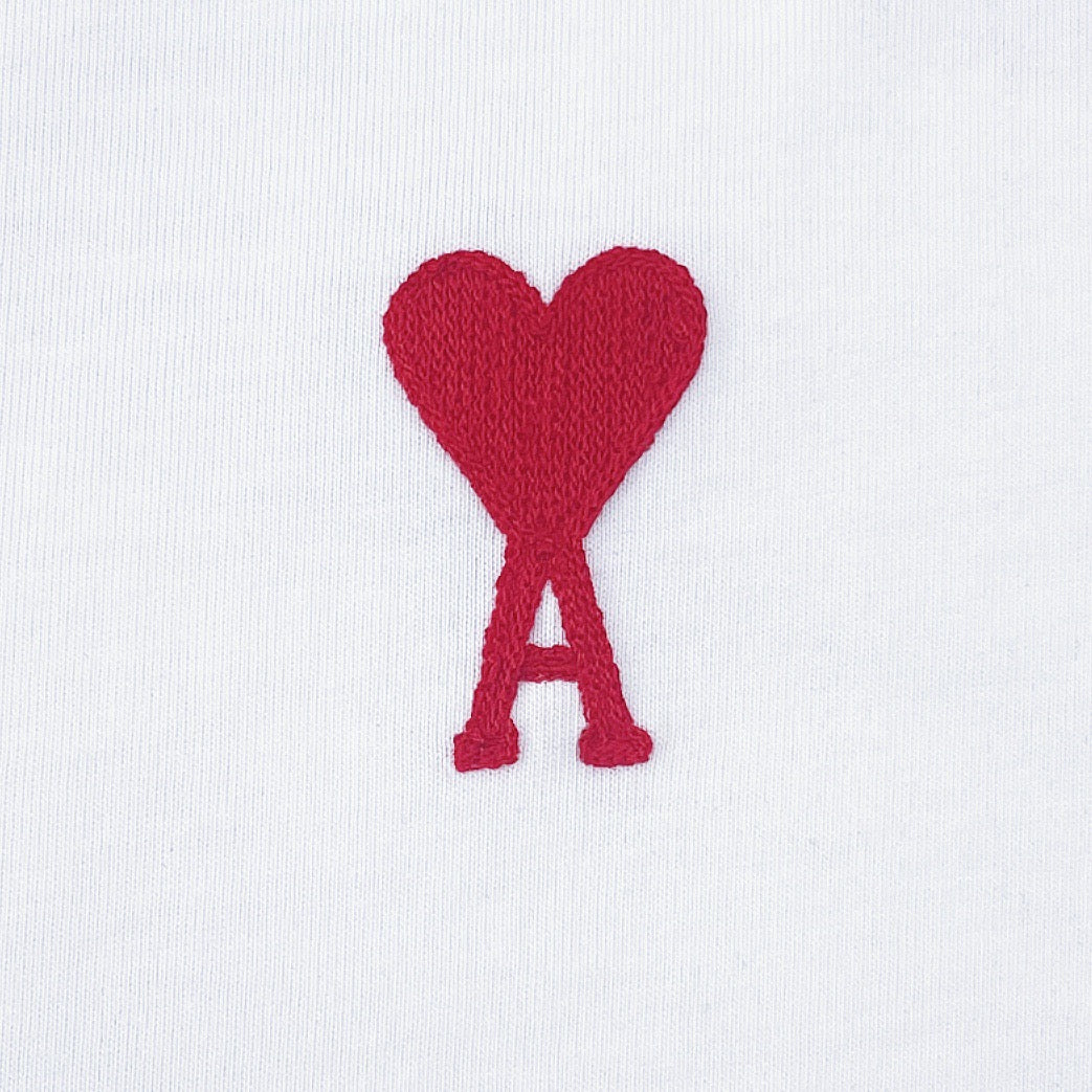 Weißes, schwarzes und graues T-Shirt