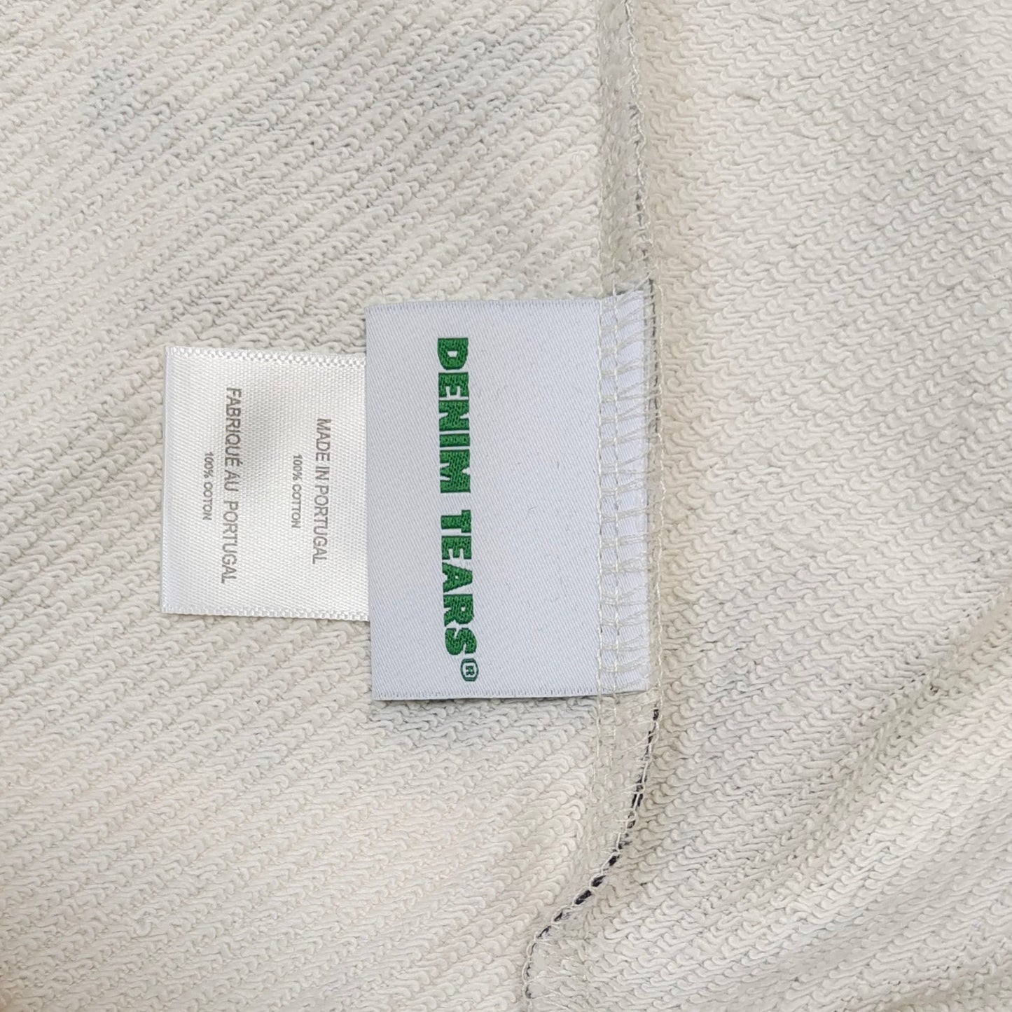 سترة متعددة الألوان