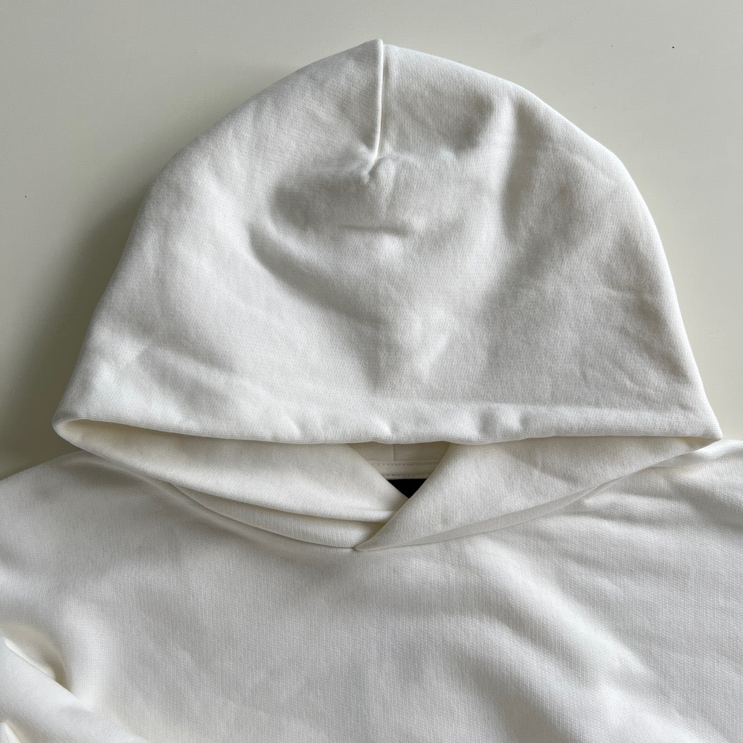 Schwarz-weißer Kapuzenpullover