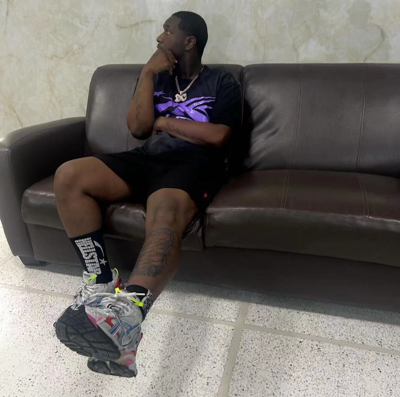 Dunkelschwarzes T-Shirt