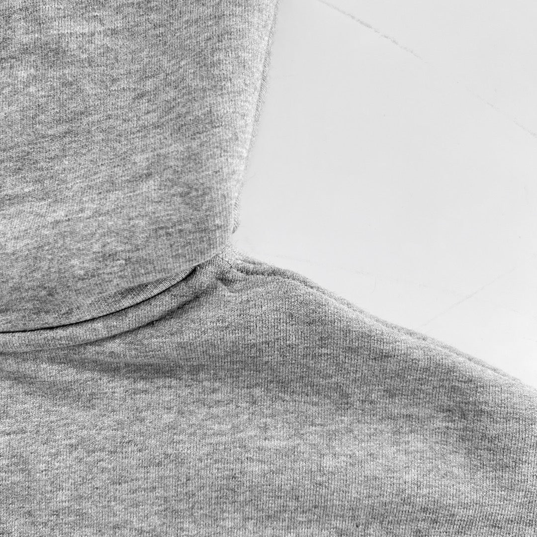 Grauer Hoodie