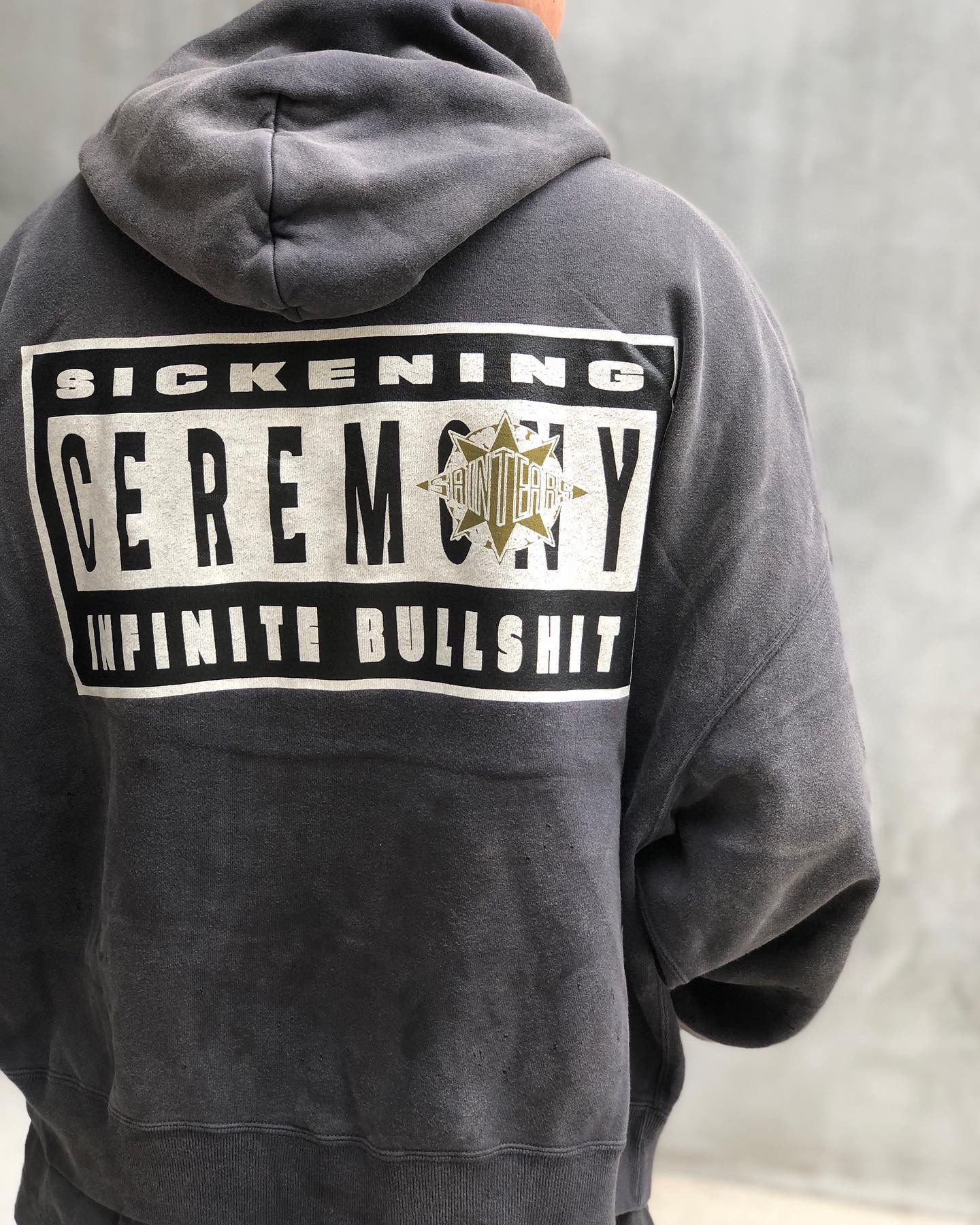 Schwarzer Hoodie