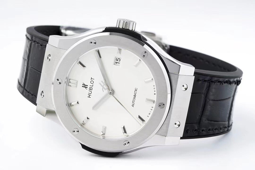 Schwarz-weiße Uhr