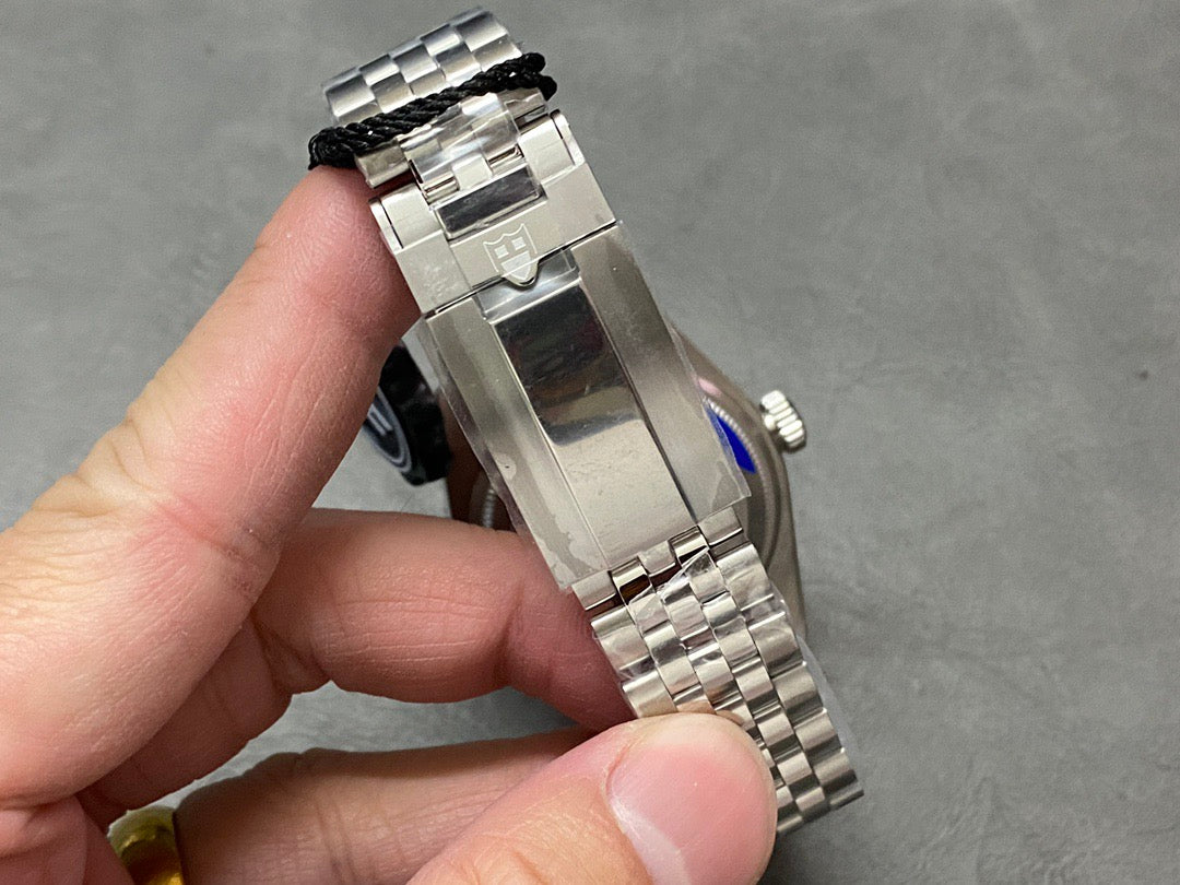 Mehrfarbige Uhr