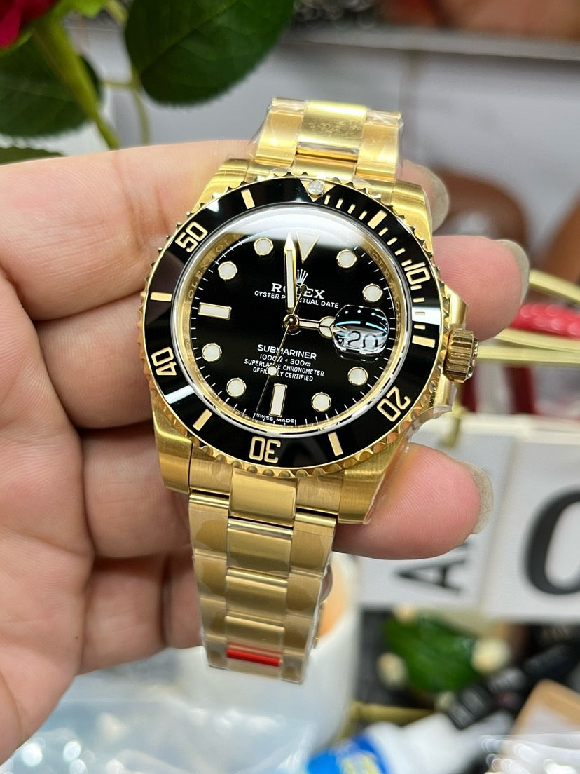 Goldschwarze Uhr