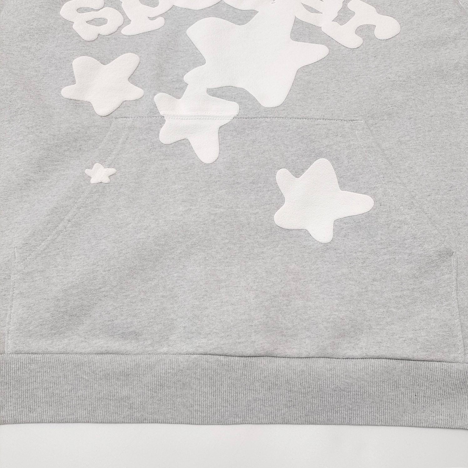Grauer Hoodie
