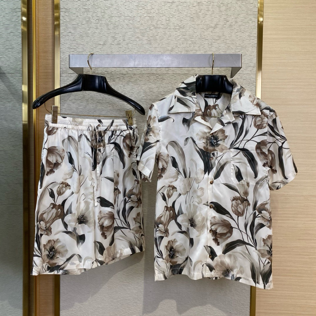 Mehrfarbiges T-Shirt mit Shorts