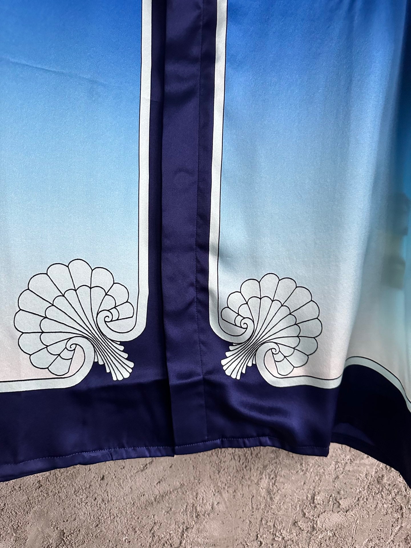 Blaues Shirt