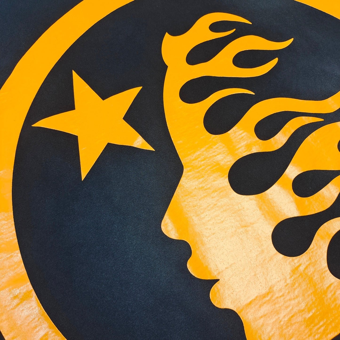 Dunkelschwarzes T-Shirt