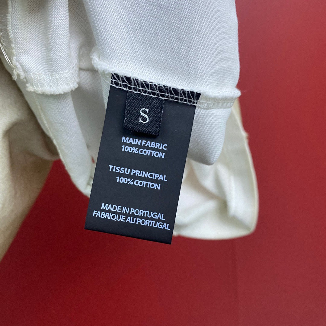 تي شيرت متعدد الألوان