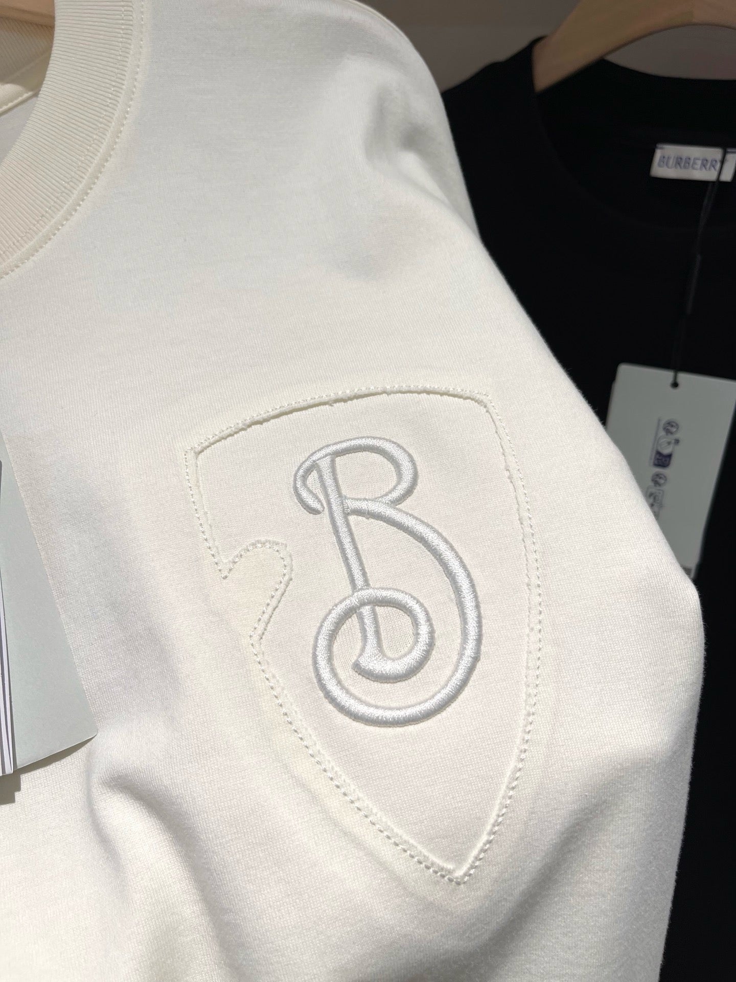 Mehrfarbiges T-Shirt