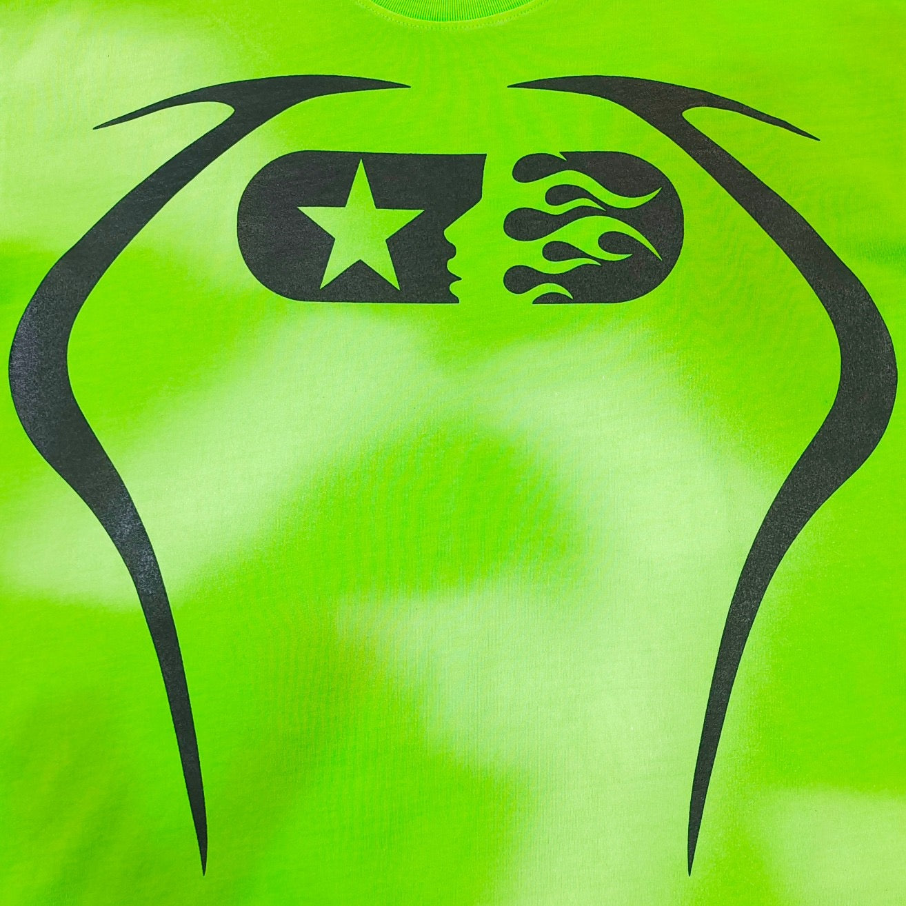 تي شيرت أخضر غامق