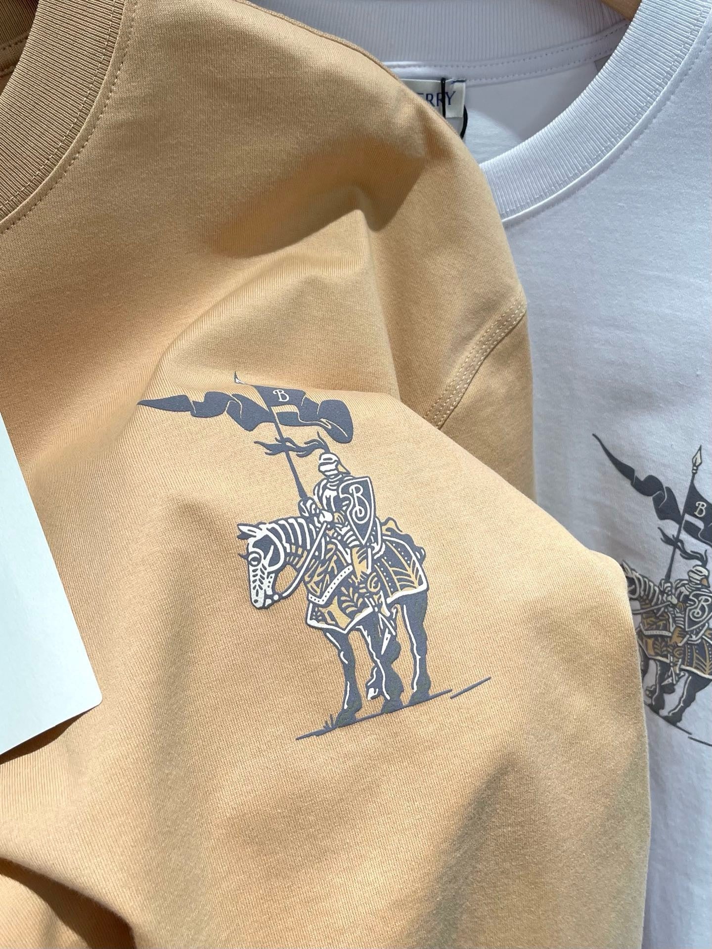 Mehrfarbiges T-Shirt