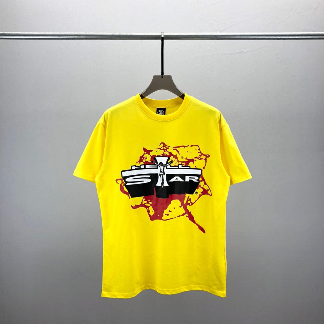 Schwarzes, weißes und gelbes T-Shirt