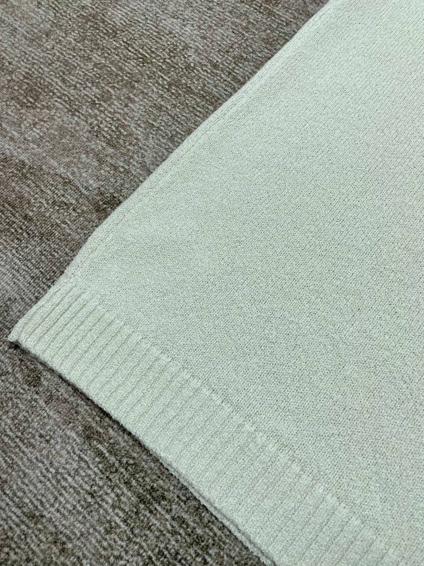 قميص متعدد الألوان