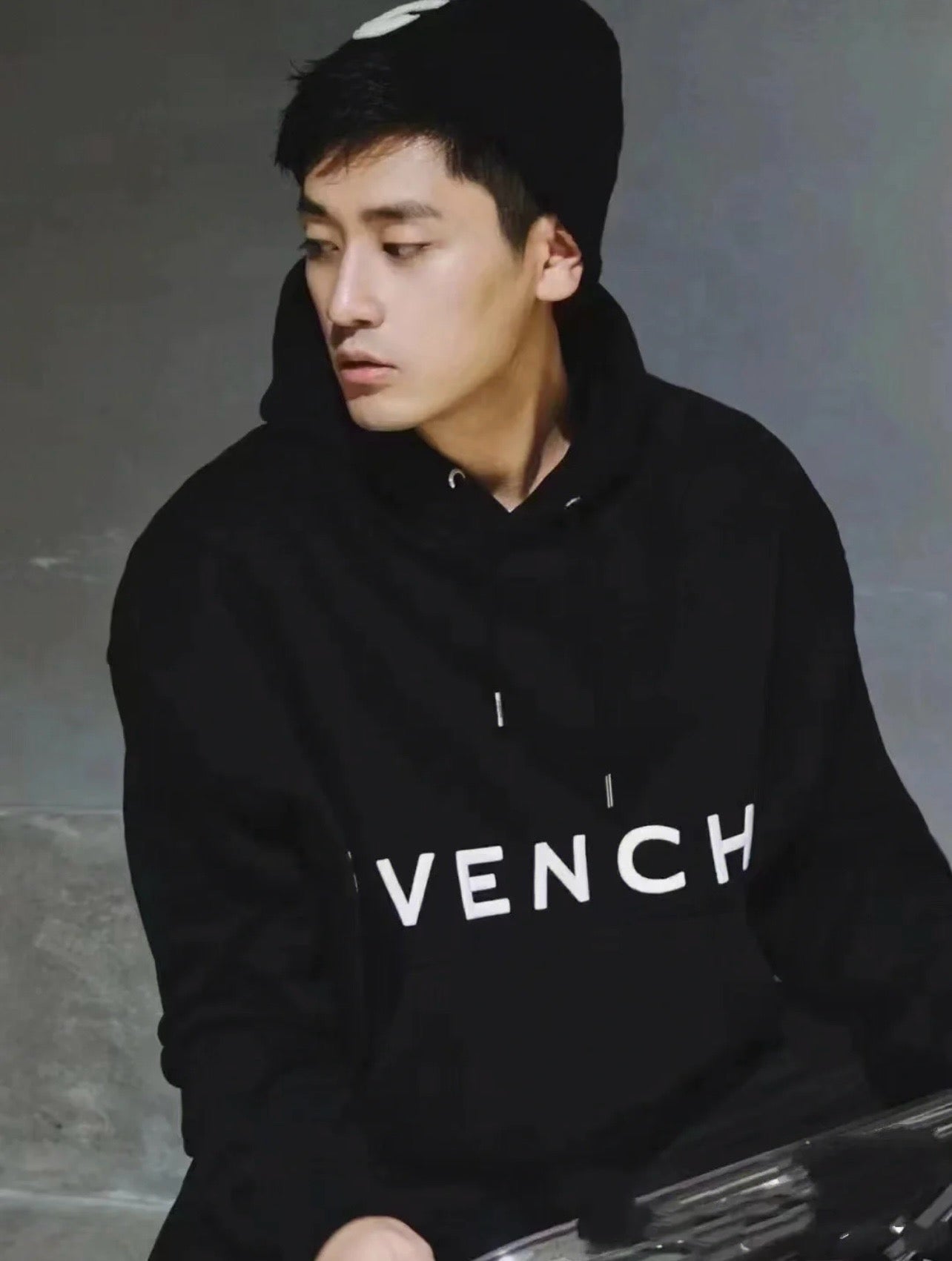Schwarzer Hoodie