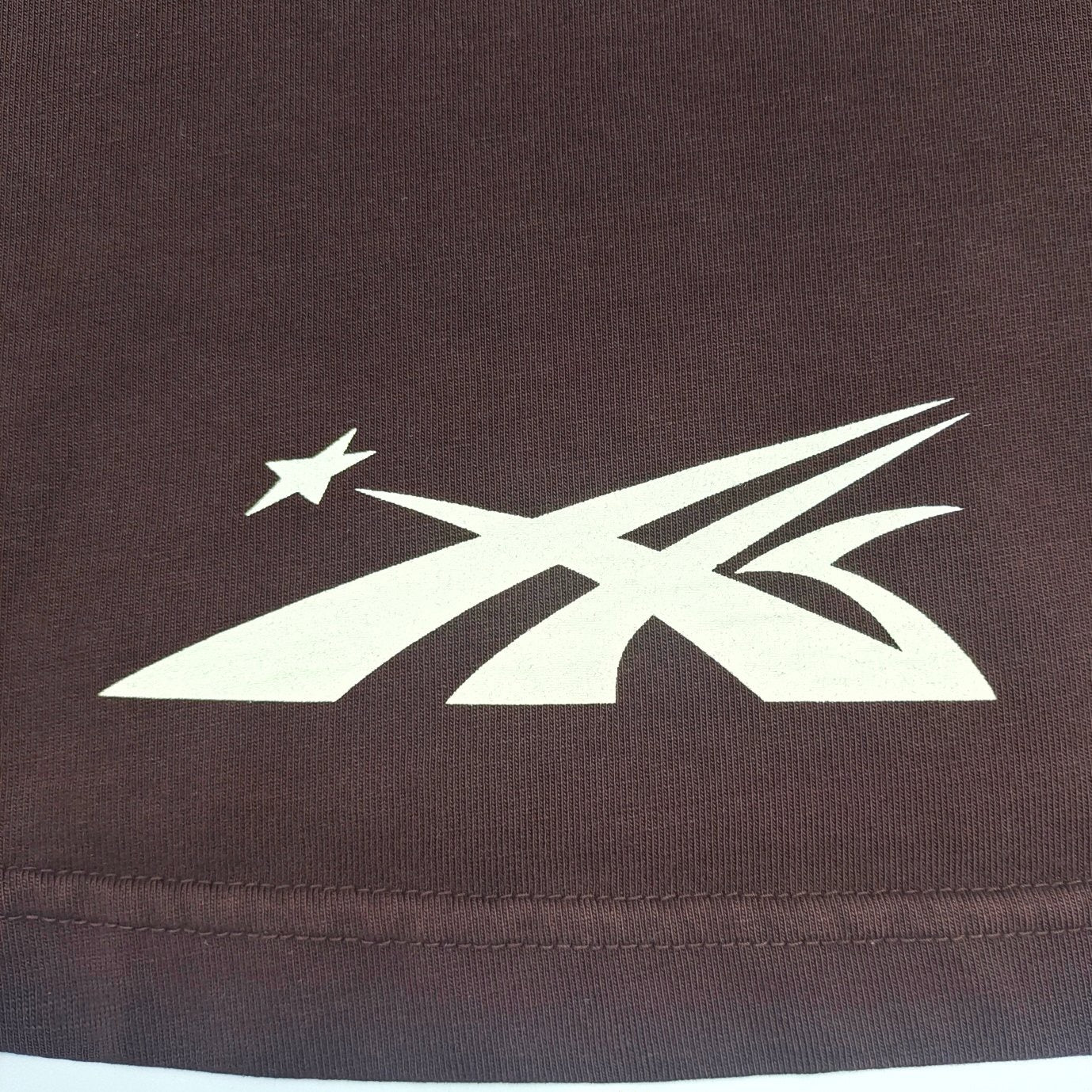 Braunes T-Shirt