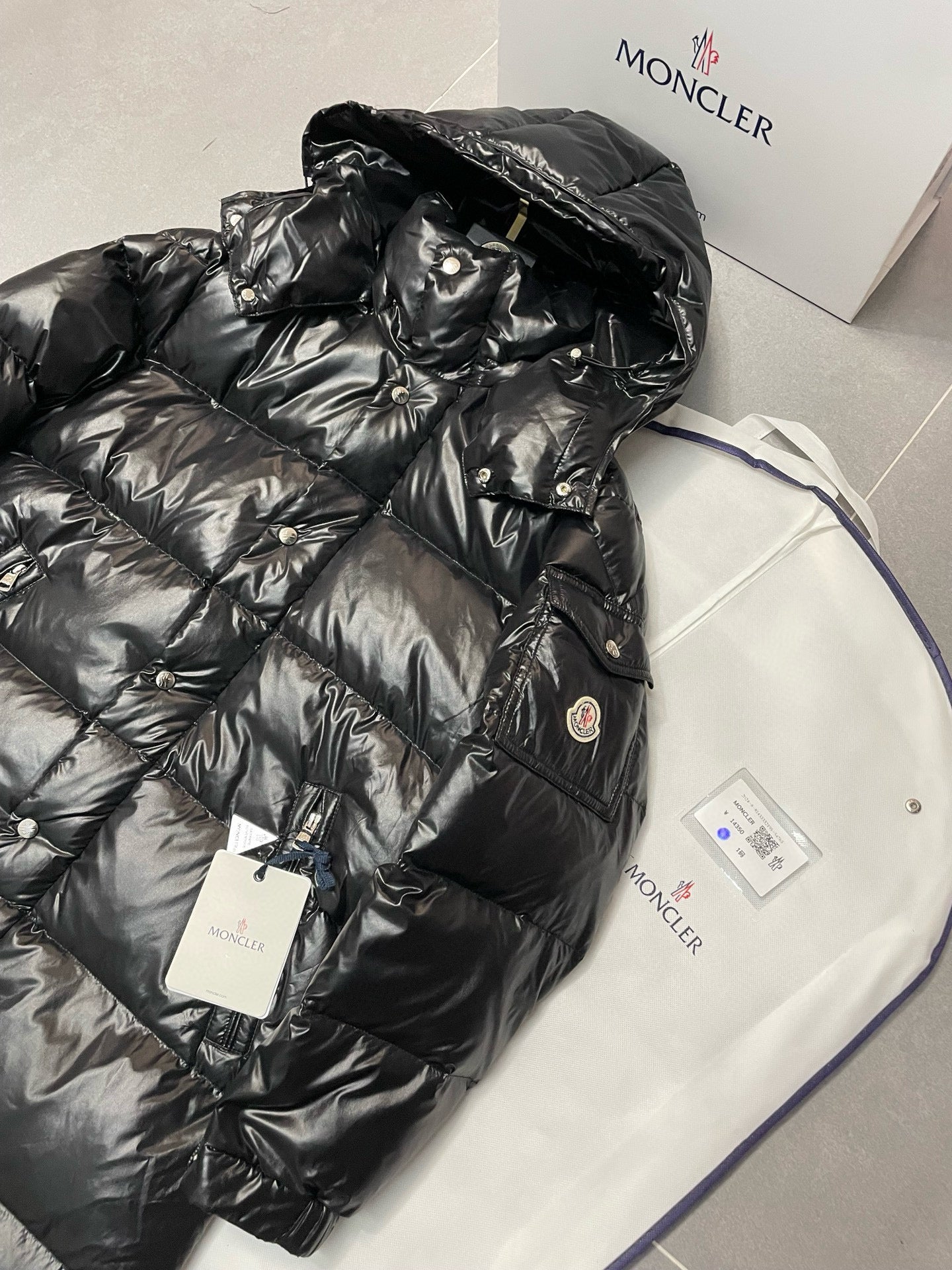 Schwarz-grüne Jacke