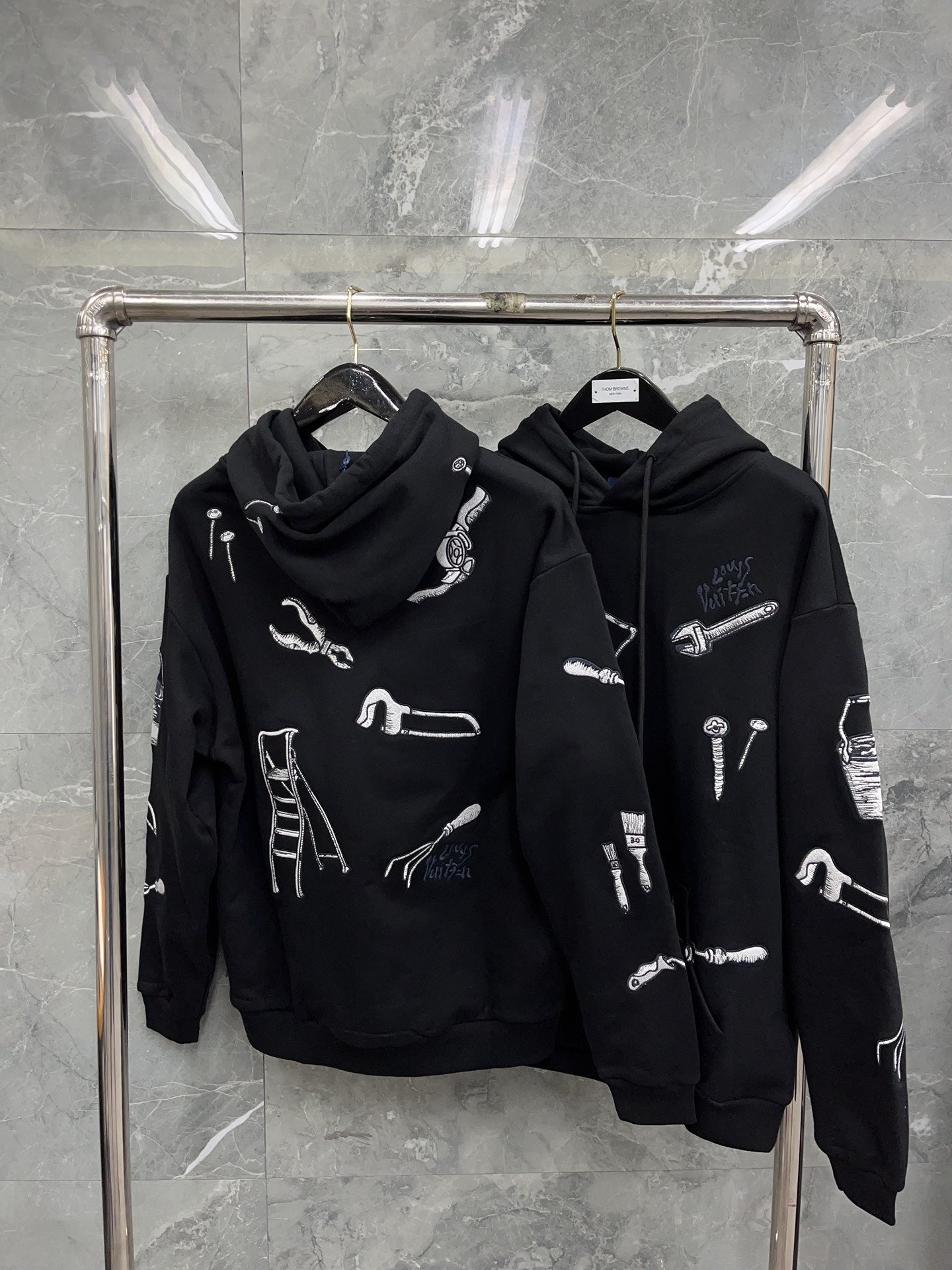 Schwarzer Hoodie