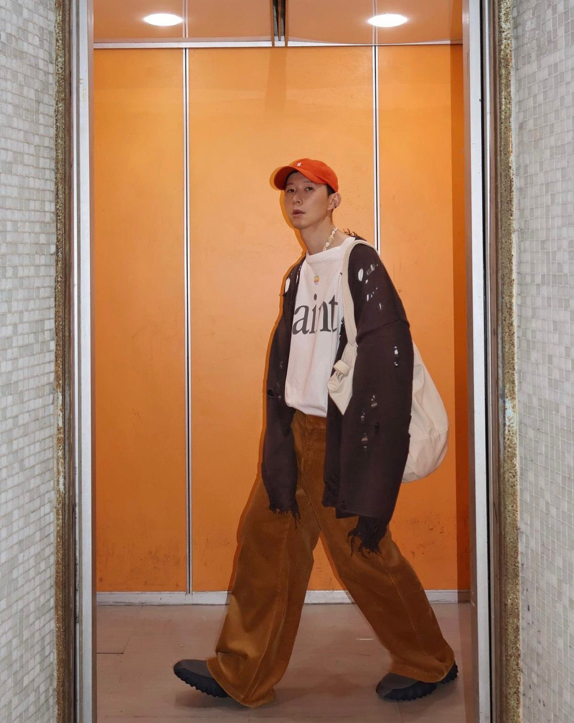 White T-shirt - FashionHype.xyz