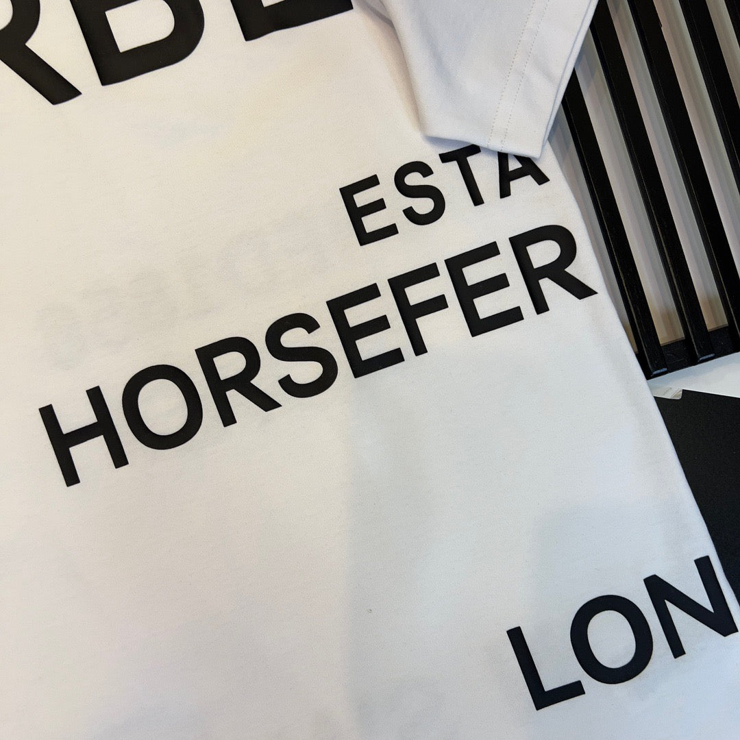 Schwarz-weißes T-Shirt