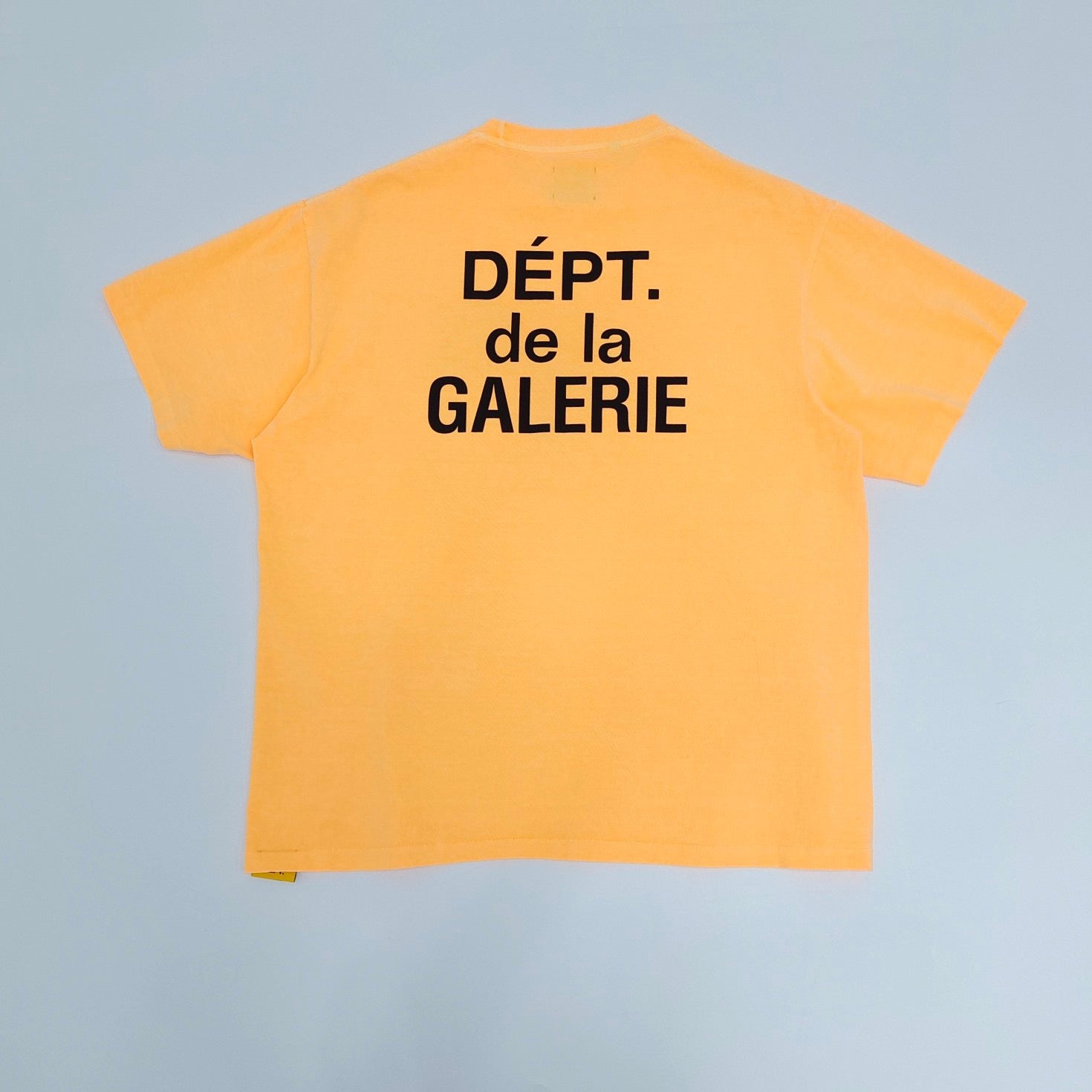 Gelbes, rosa und gelbes Organza-T-Shirt