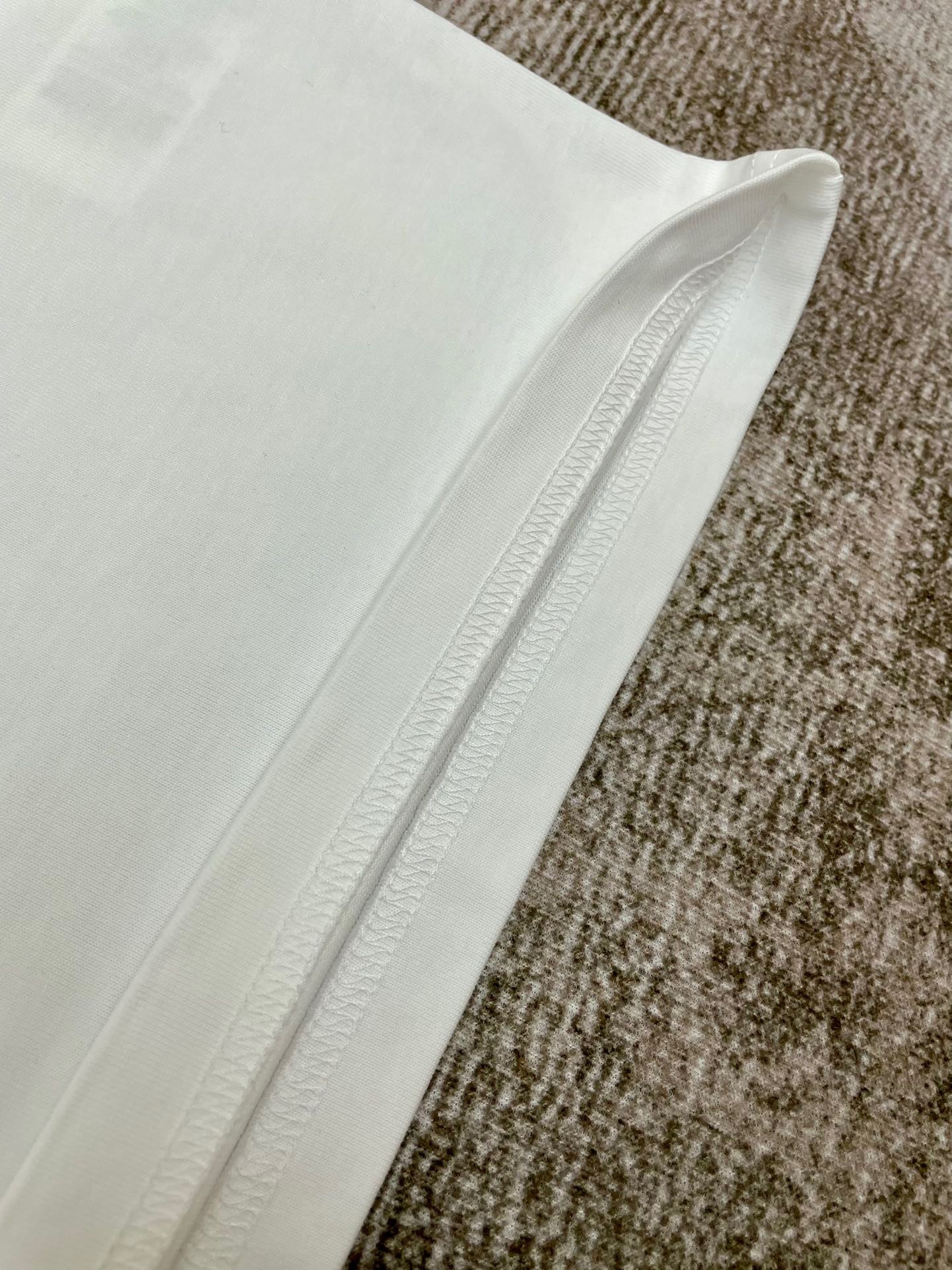 Camiseta en blanco y negro